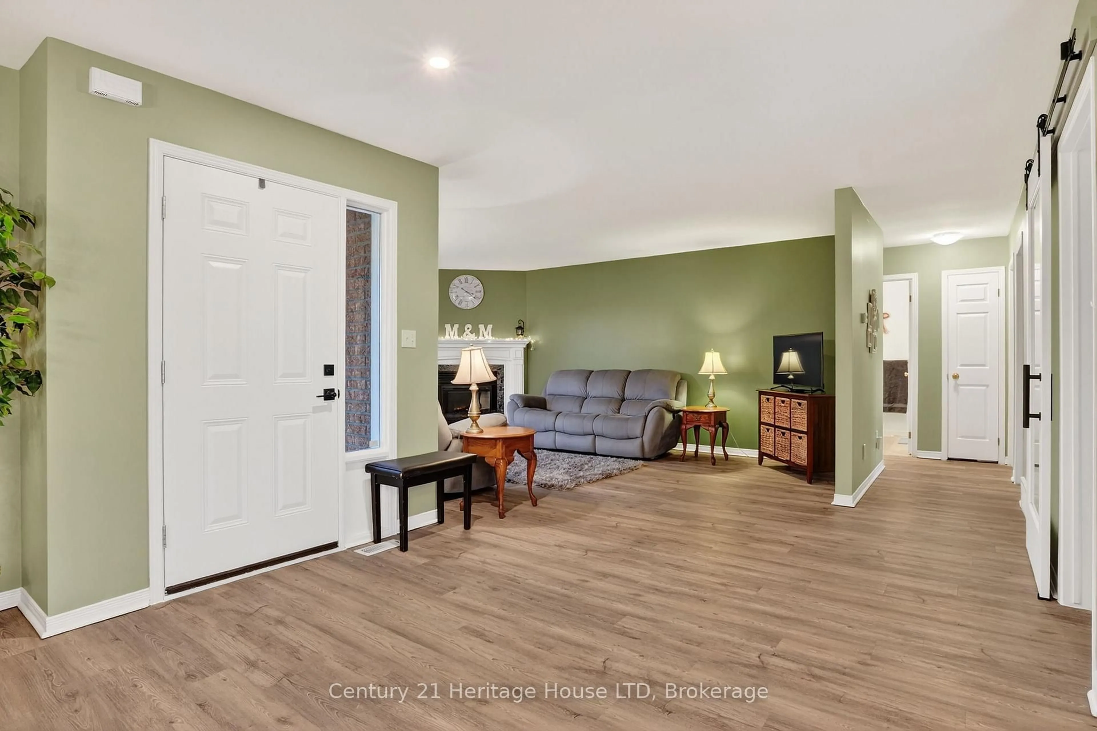 Indoor entryway for 3742 Black Creek Rd, Fort Erie Ontario L0S 1S0