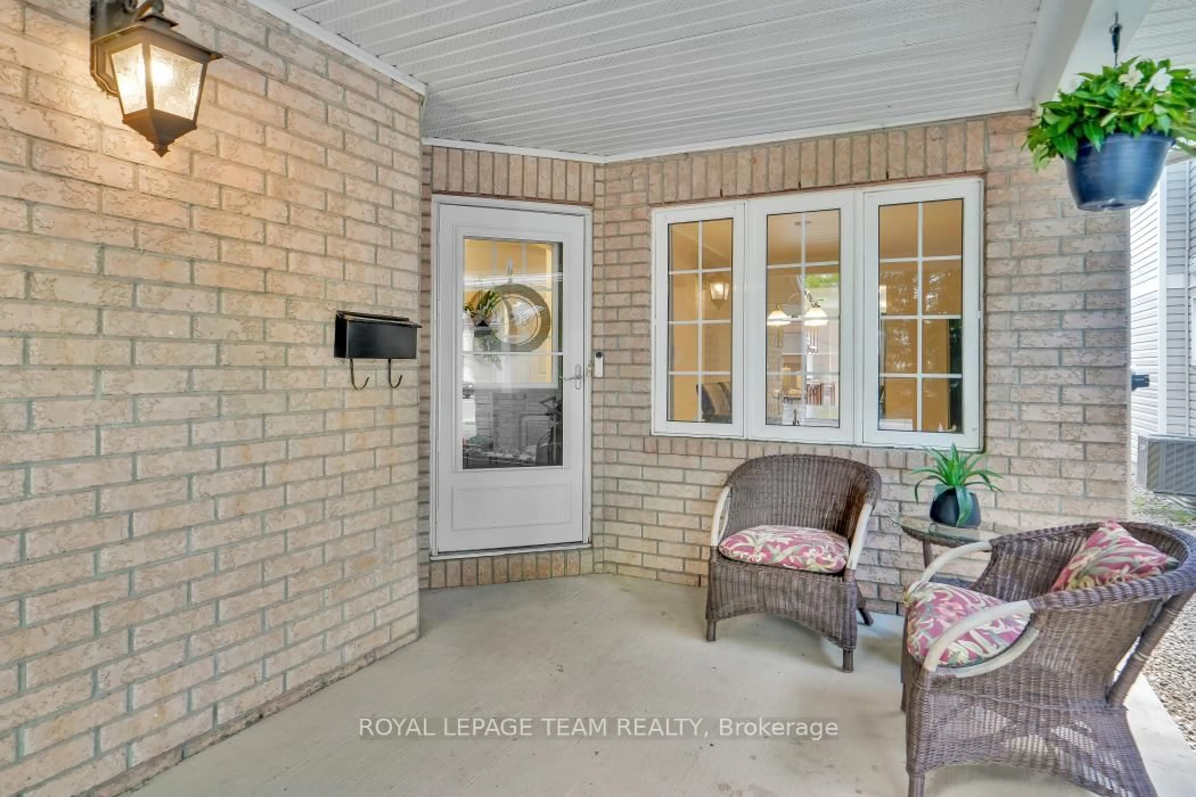 Indoor entryway for 111 Fairlop Way, Ottawa Ontario K2J 5B6