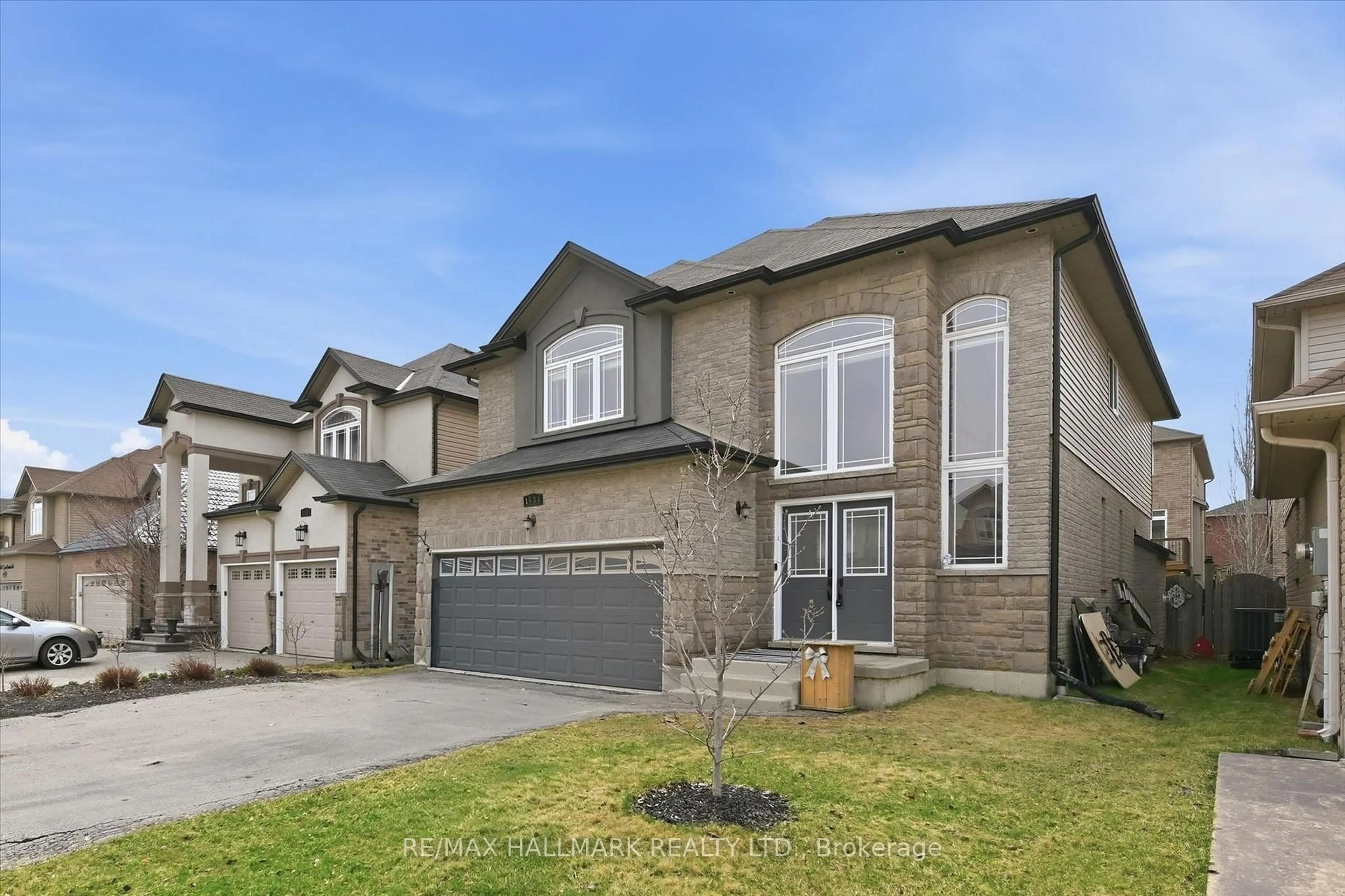 Home with brick exterior material, street for 1334 Upper Paradise Rd, Hamilton Ontario L9B 0C3