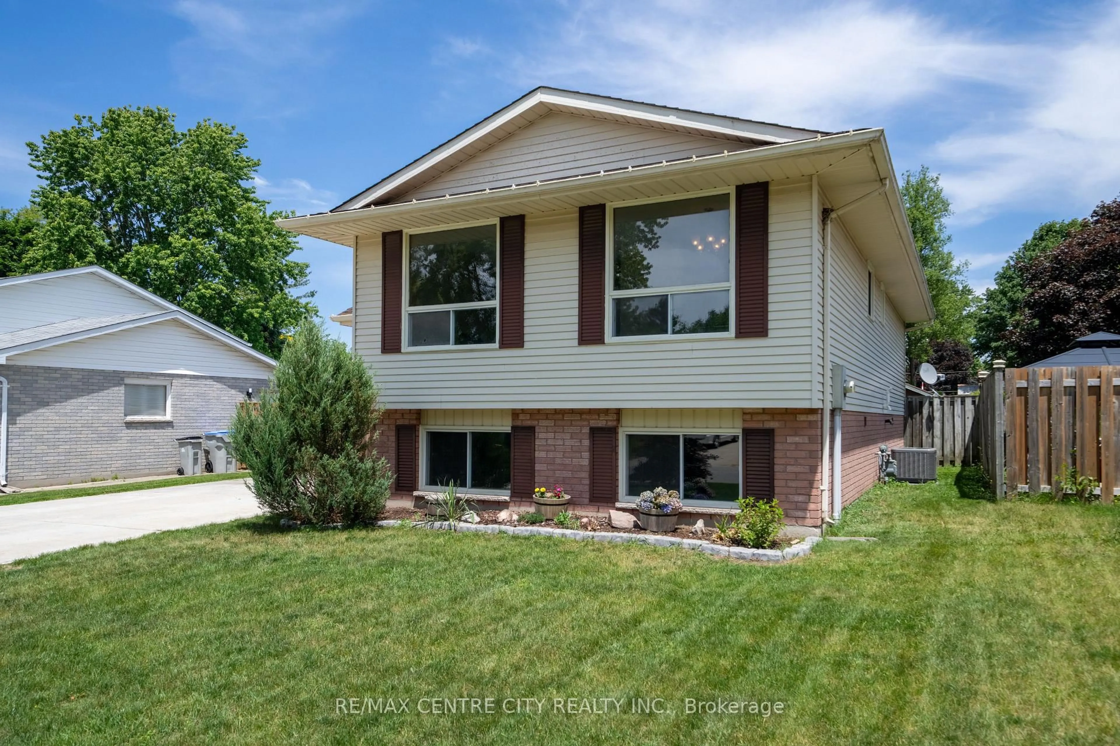 Home with brick exterior material, street for 25 Pearson Ave, Strathroy-Caradoc Ontario N7G 3Y1