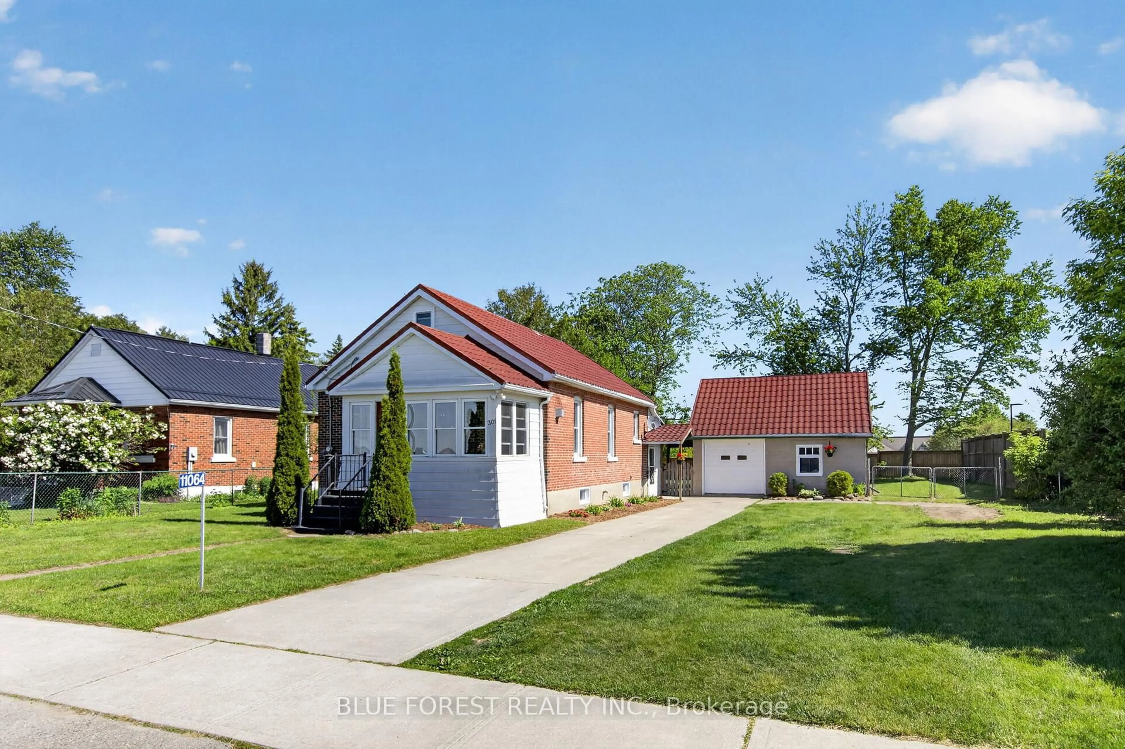 A pic from outside/outdoor area/front of a property/back of a property/a pic from drone, street for 11064 Miller Rd, Dutton/Dunwich Ontario N0L 1J0