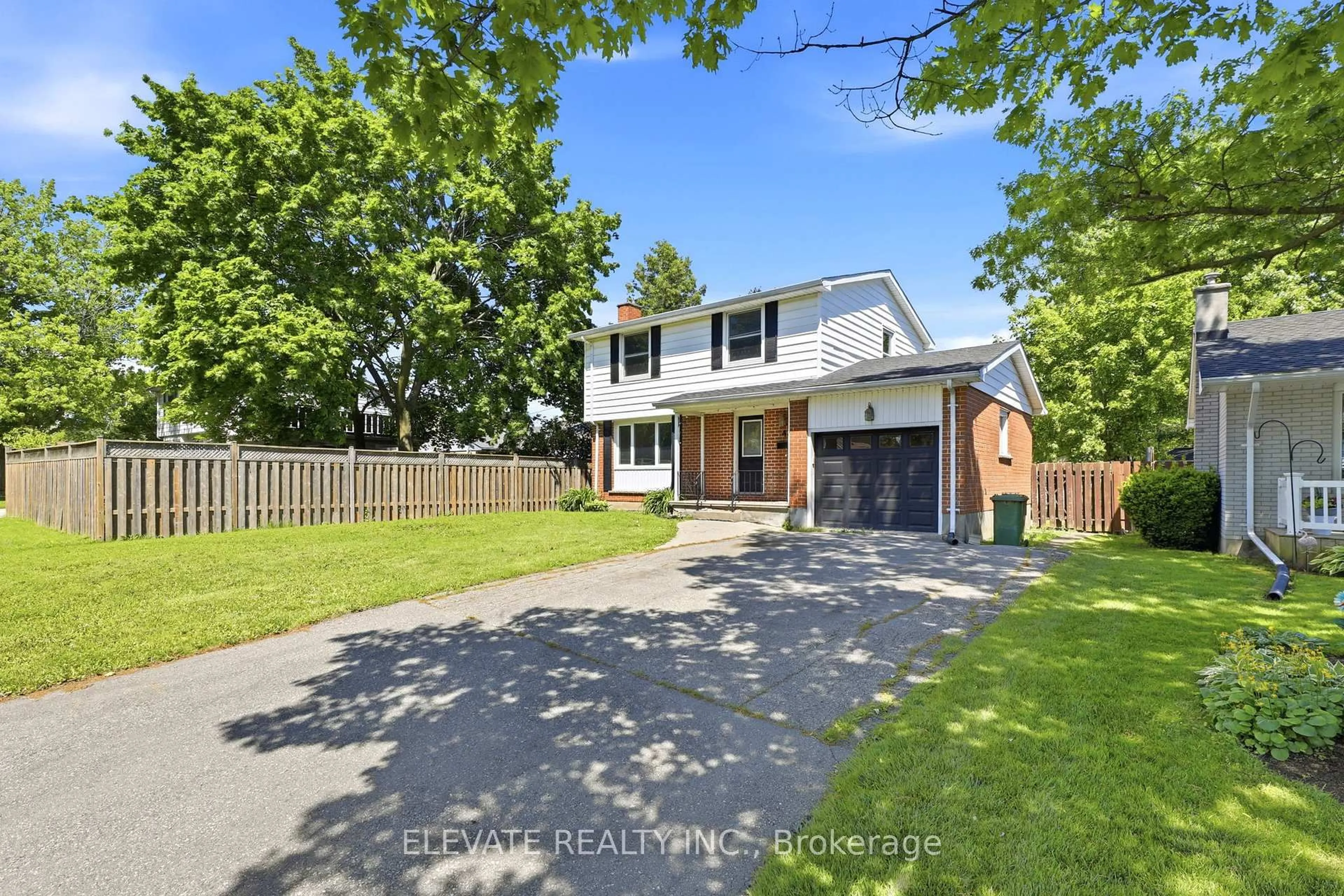 A pic from outside/outdoor area/front of a property/back of a property/a pic from drone, street for 4 Pullen Ave, St. Thomas Ontario N5R 4T4