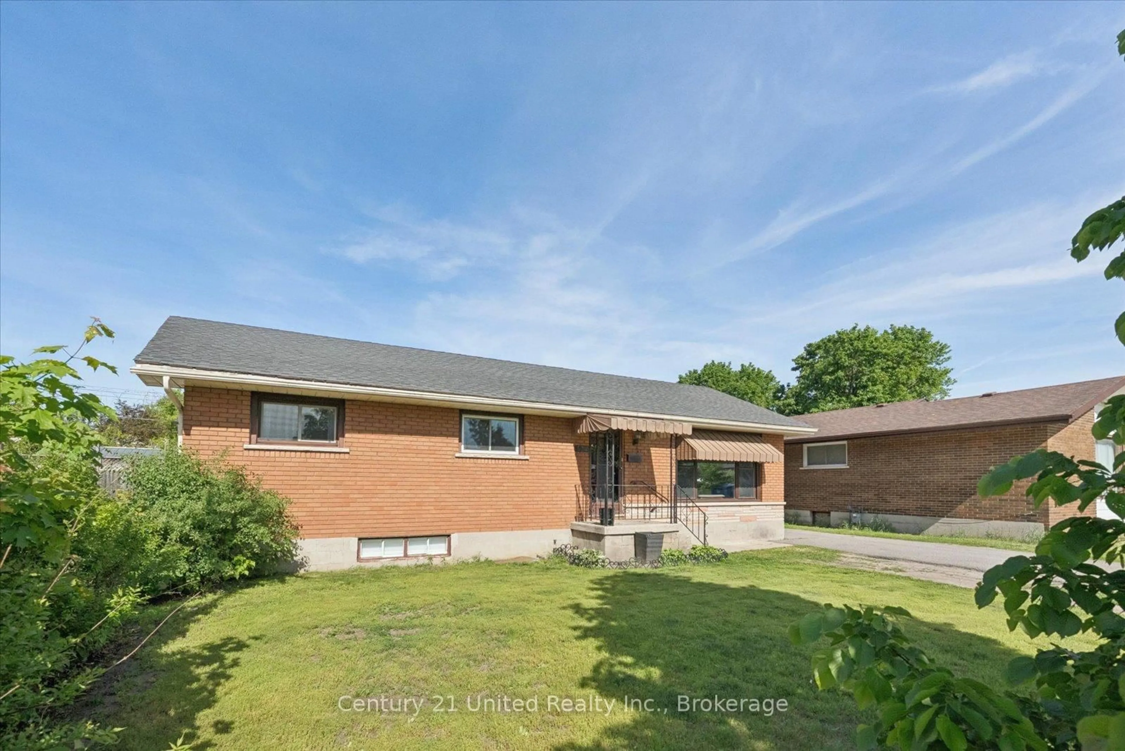 A pic from outside/outdoor area/front of a property/back of a property/a pic from drone, street for 534 Robert Rd, Peterborough Ontario K9J 5T1