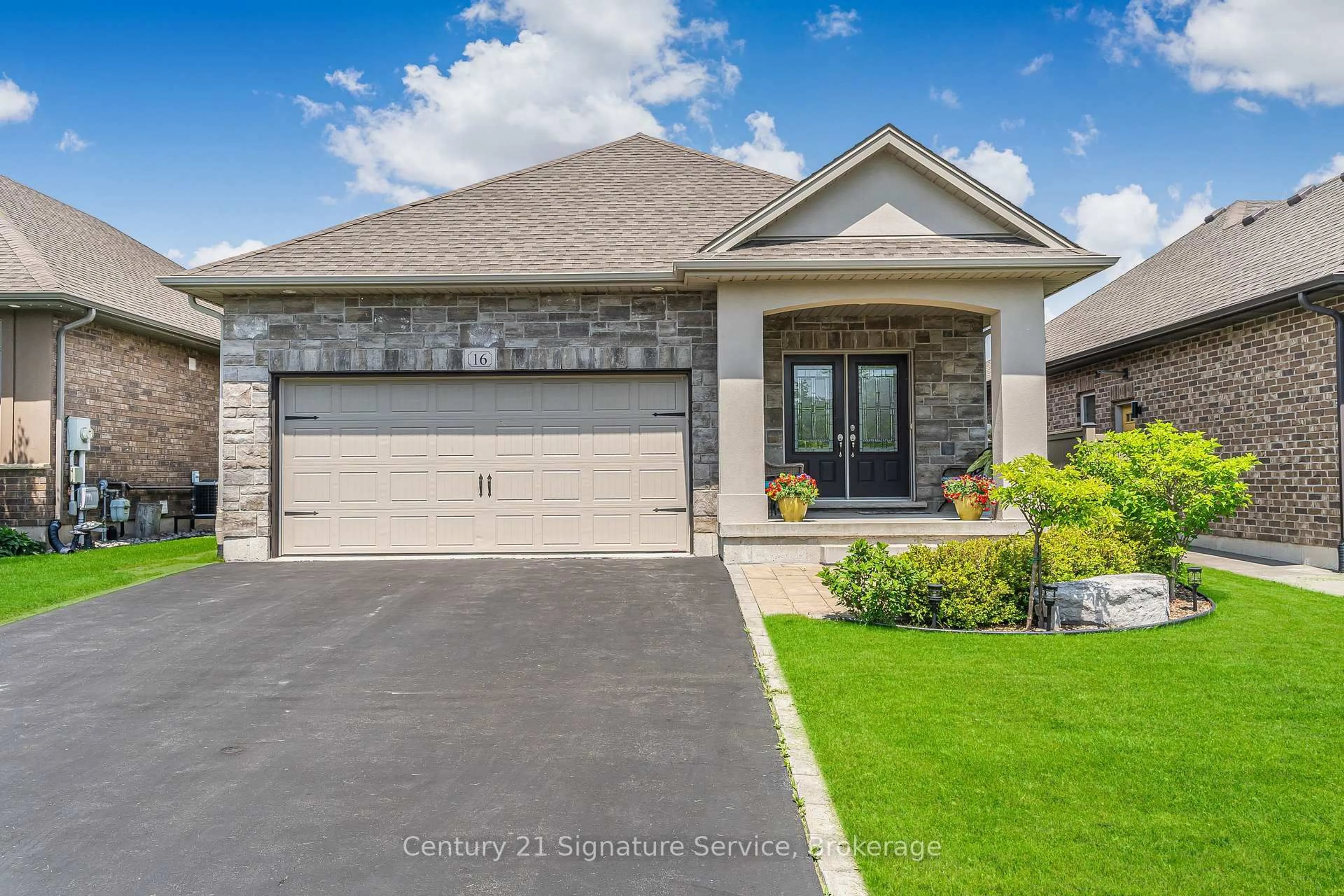 Home with brick exterior material, street for 16 Gaiser Rd, Welland Ontario L3C 0B5