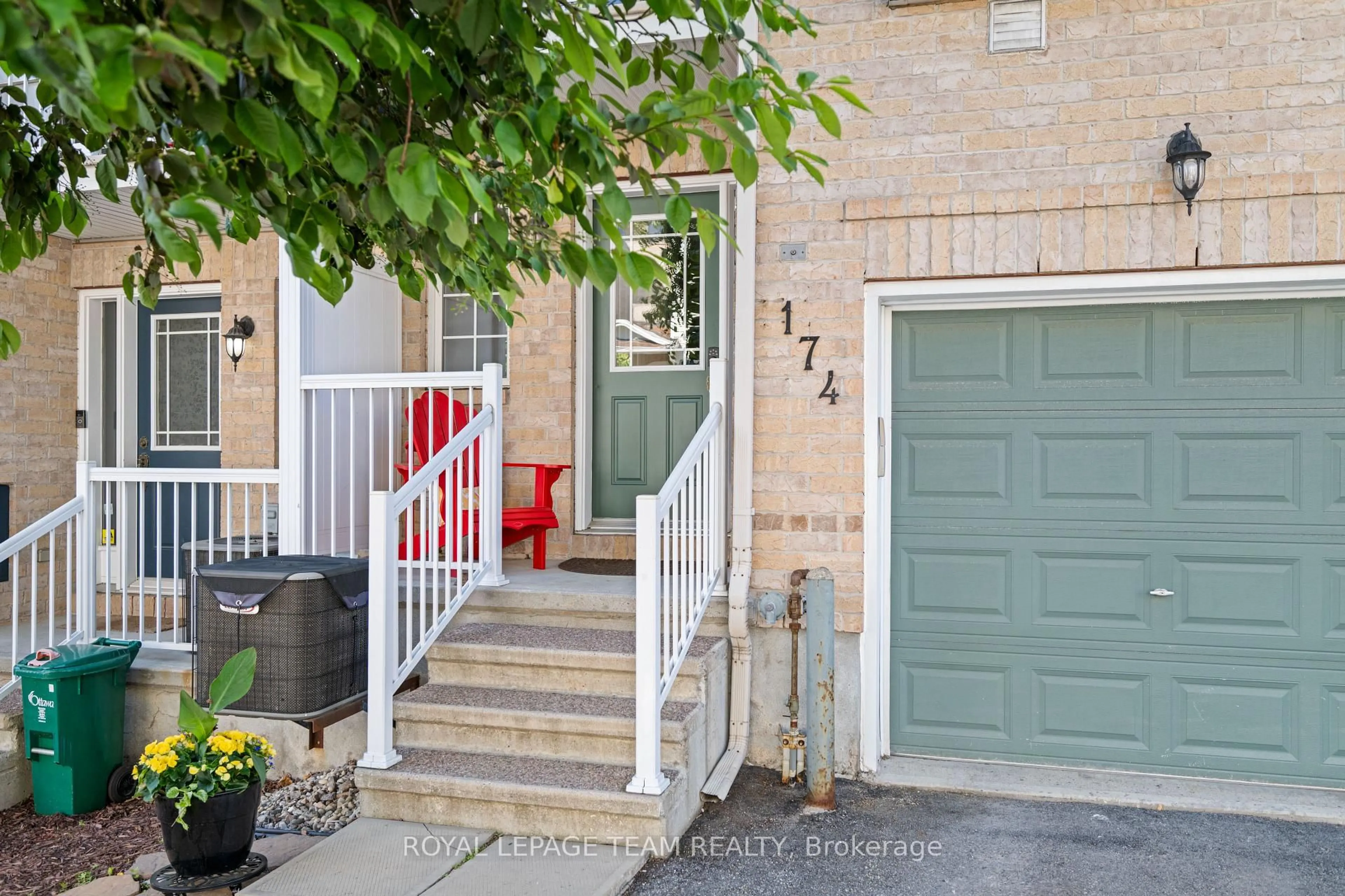 Indoor entryway for 174 Fordham Private, Ottawa Ontario K2C 4G6