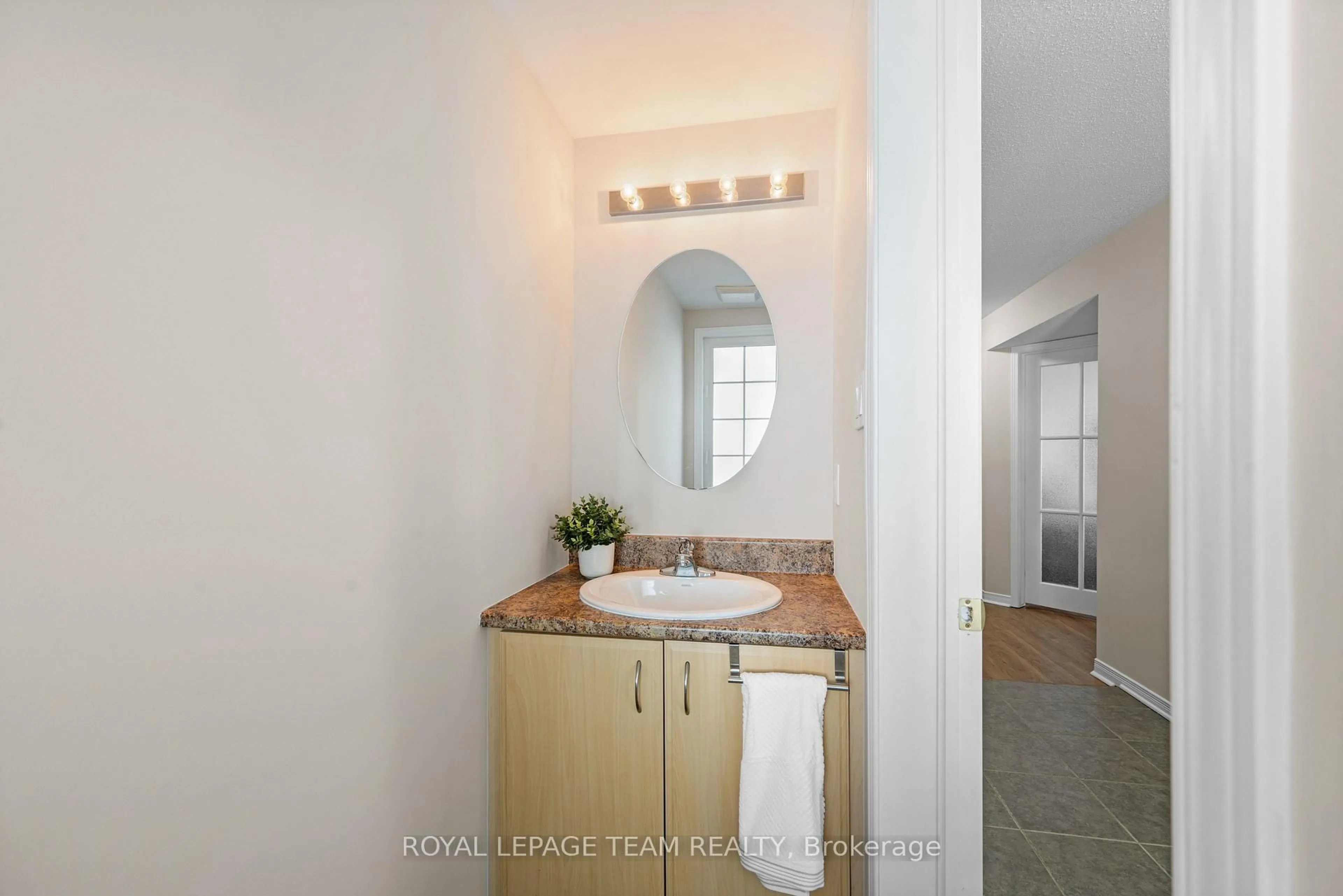 Standard bathroom, ceramic/tile floor for 174 Fordham Private, Ottawa Ontario K2C 4G6
