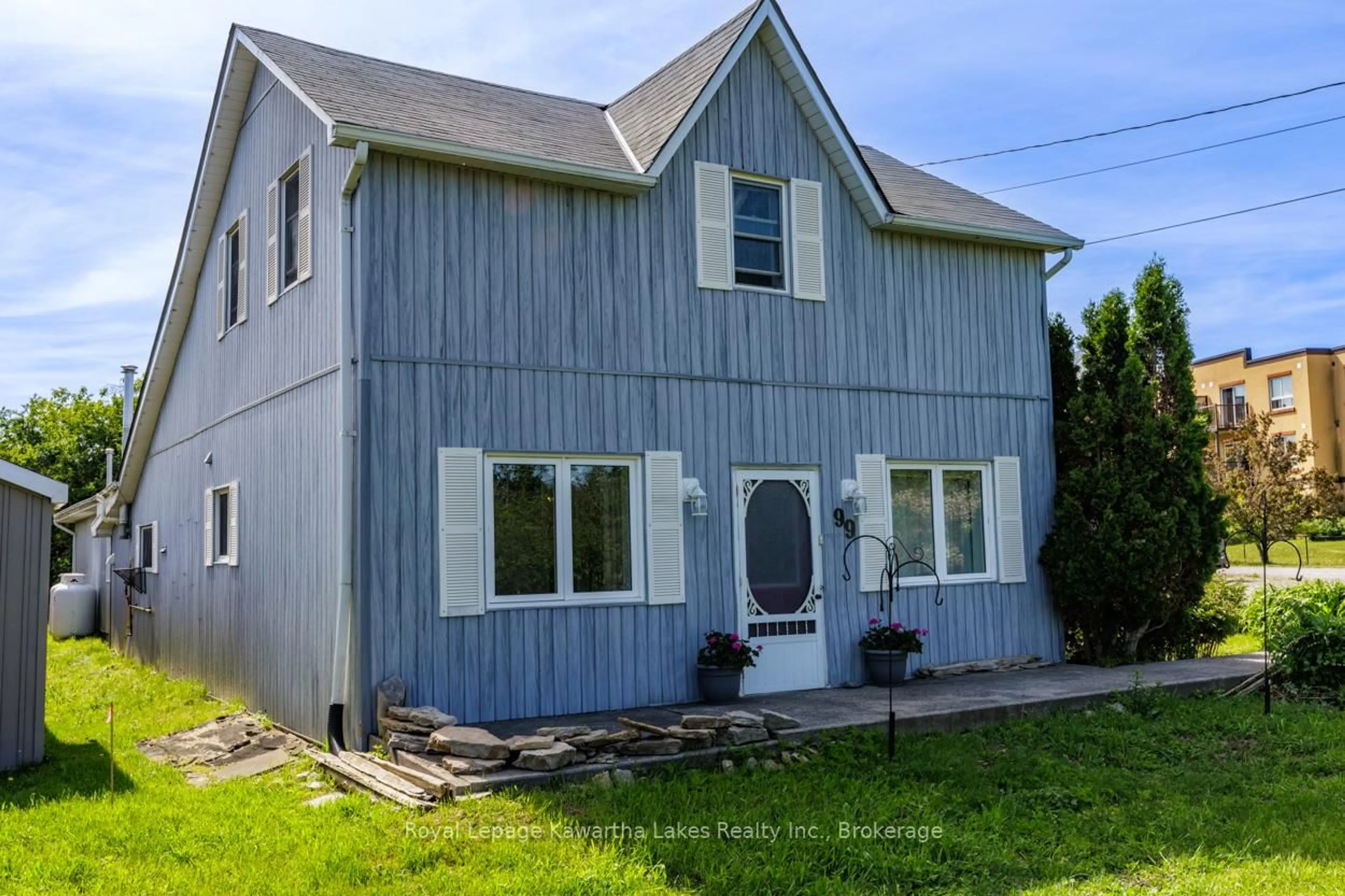 Home with vinyl exterior material, building for 99 Lindsay St, Kawartha Lakes Ontario K0M 1N0