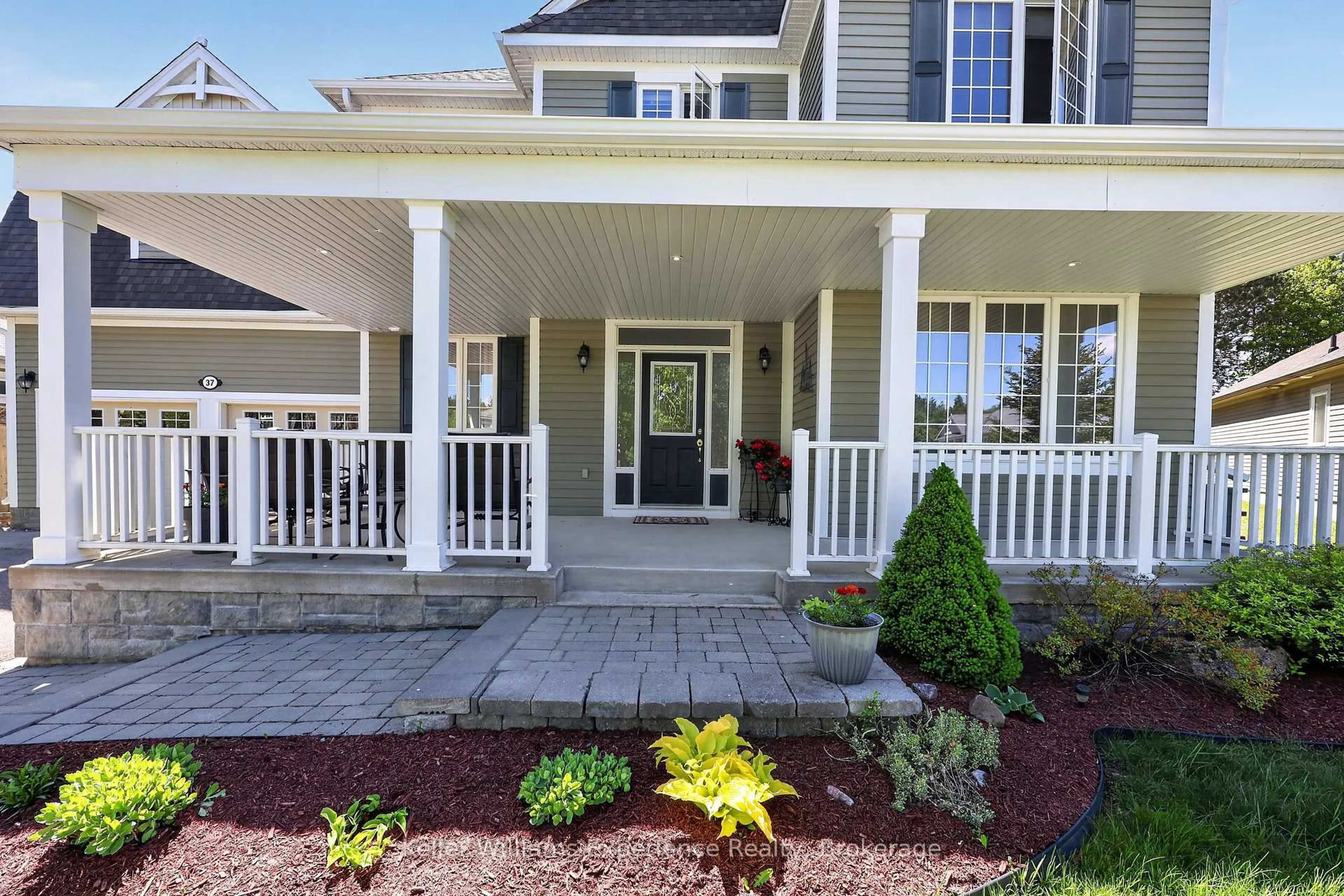 Home with vinyl exterior material, street for 37 Fieldstream Chse, Bracebridge Ontario P1L 0B2