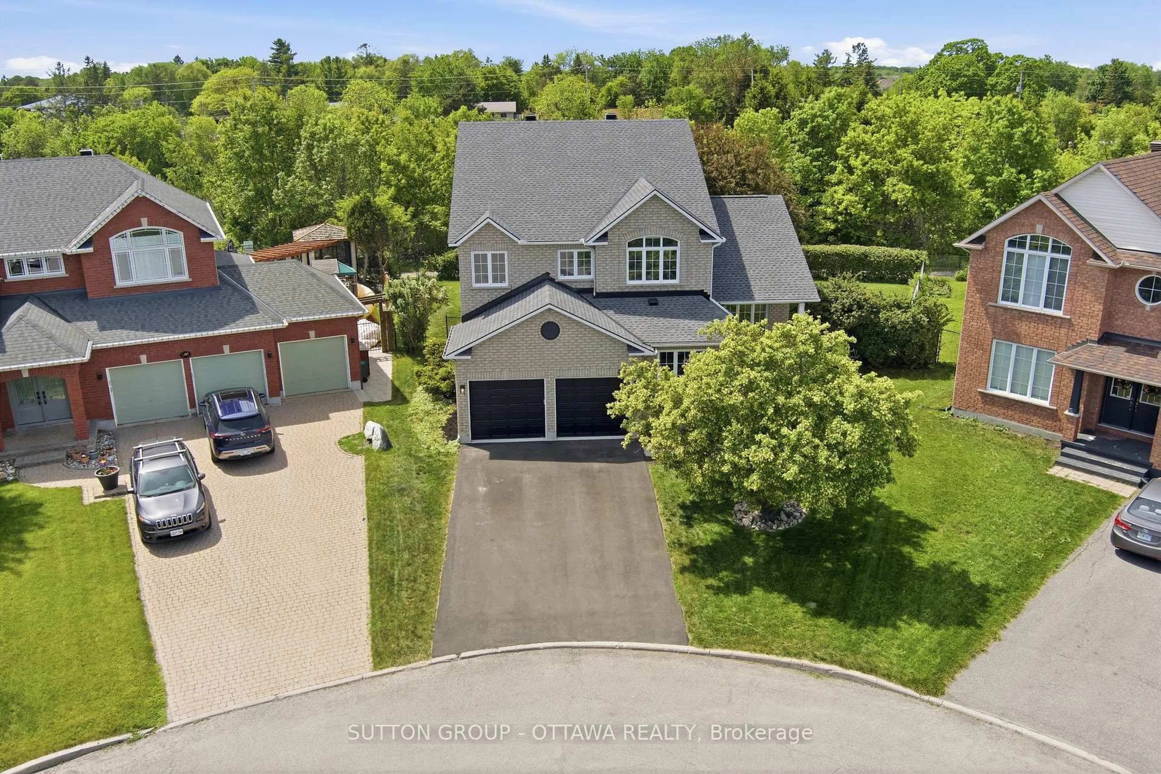 A pic from outside/outdoor area/front of a property/back of a property/a pic from drone, street for 4195 Wolfe Point Way, Ottawa Ontario K1V 1P5