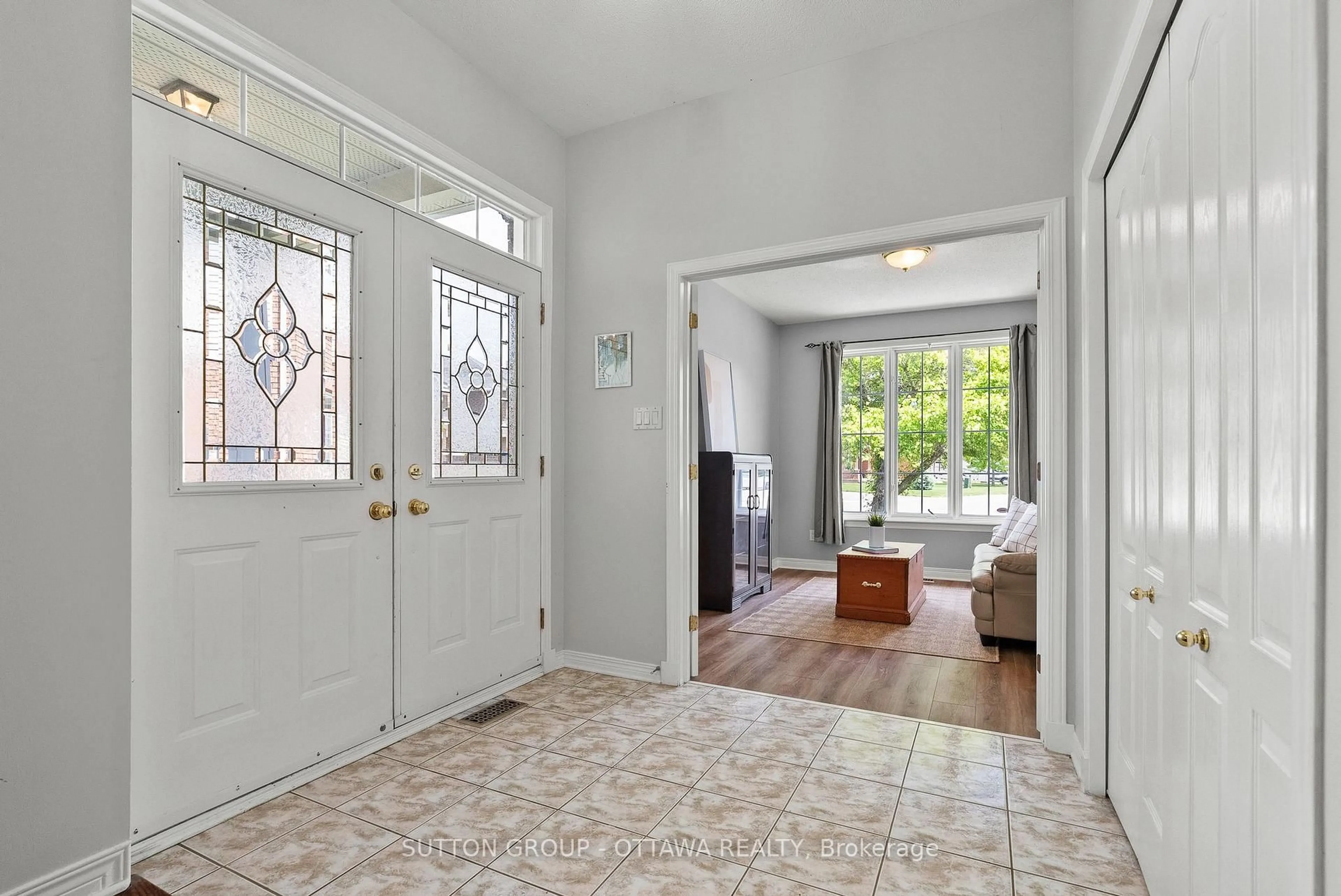 Indoor entryway for 4195 Wolfe Point Way, Ottawa Ontario K1V 1P5