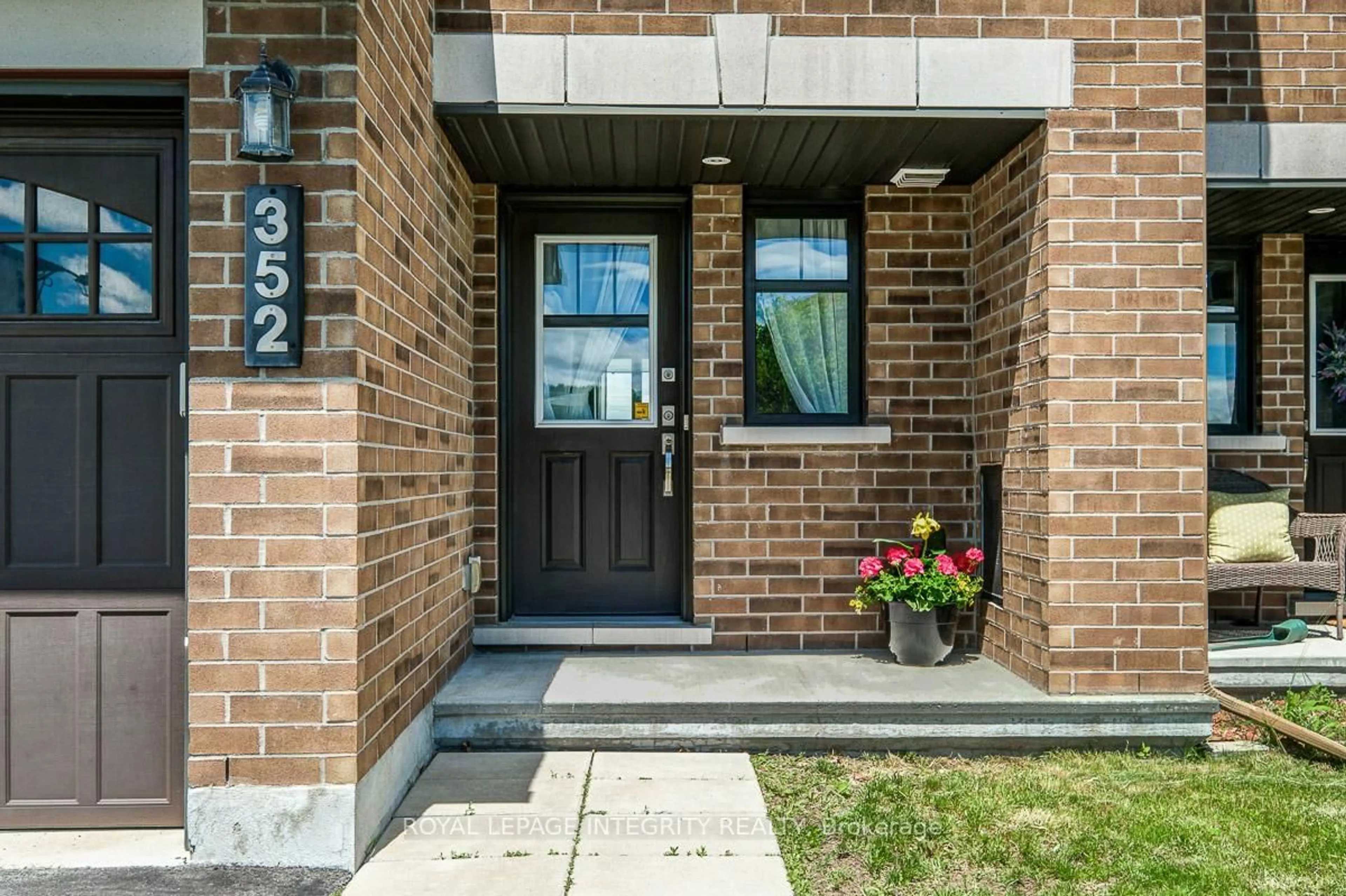 Unknown for 352 Axis Way, Ottawa Ontario K1W 0J9