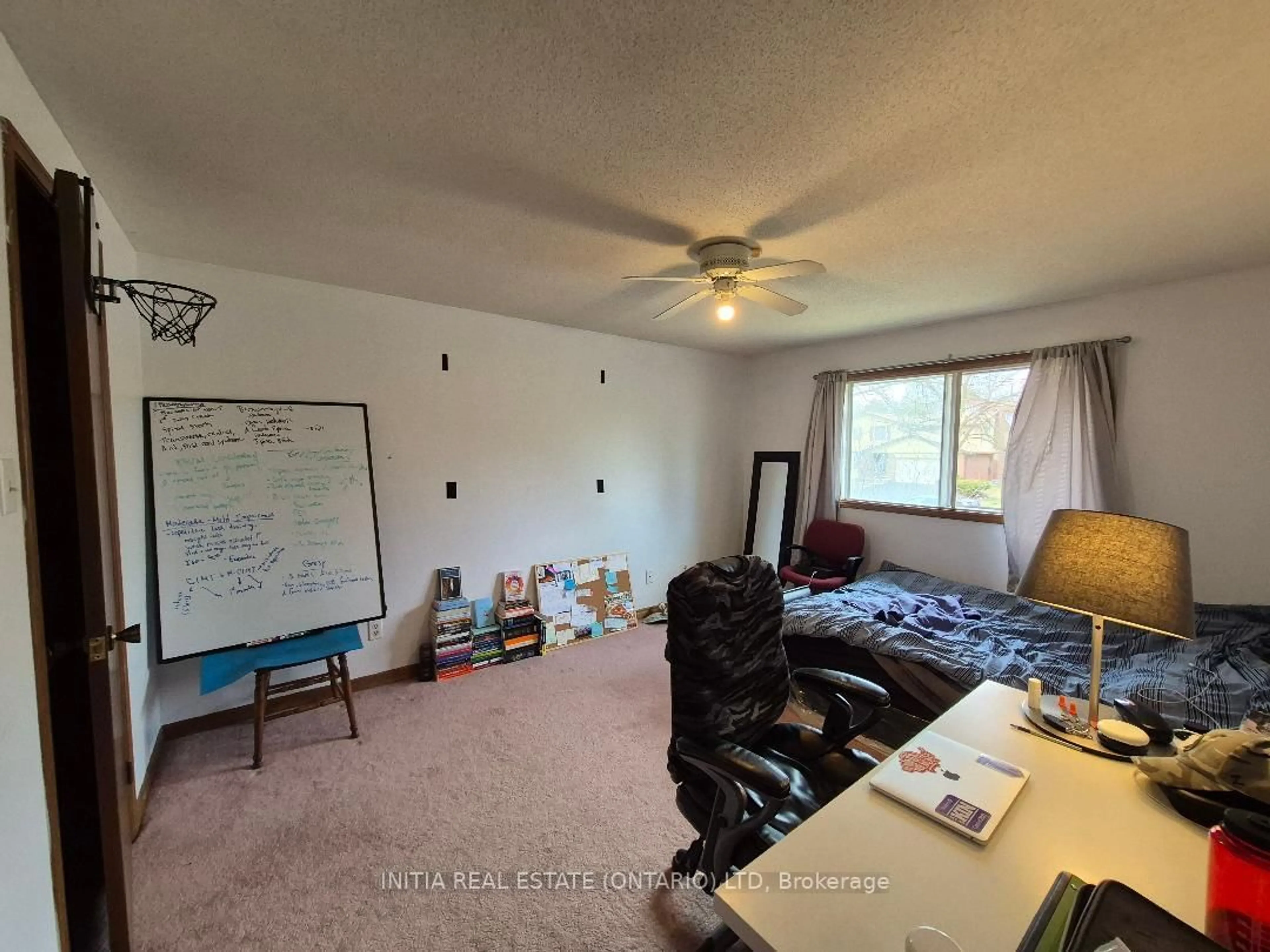 A pic of a room for 176 Chepstow Clse, London North Ontario N6G 3S2