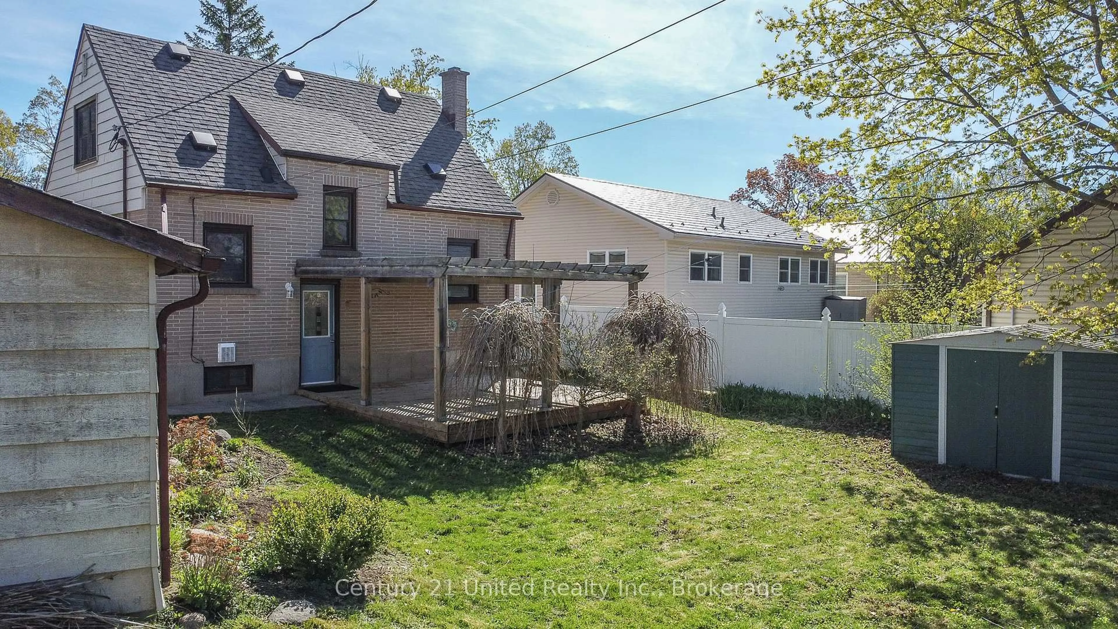 A pic from outside/outdoor area/front of a property/back of a property/a pic from drone, street for 819 Argyle St, Peterborough Ontario K9H 5T4