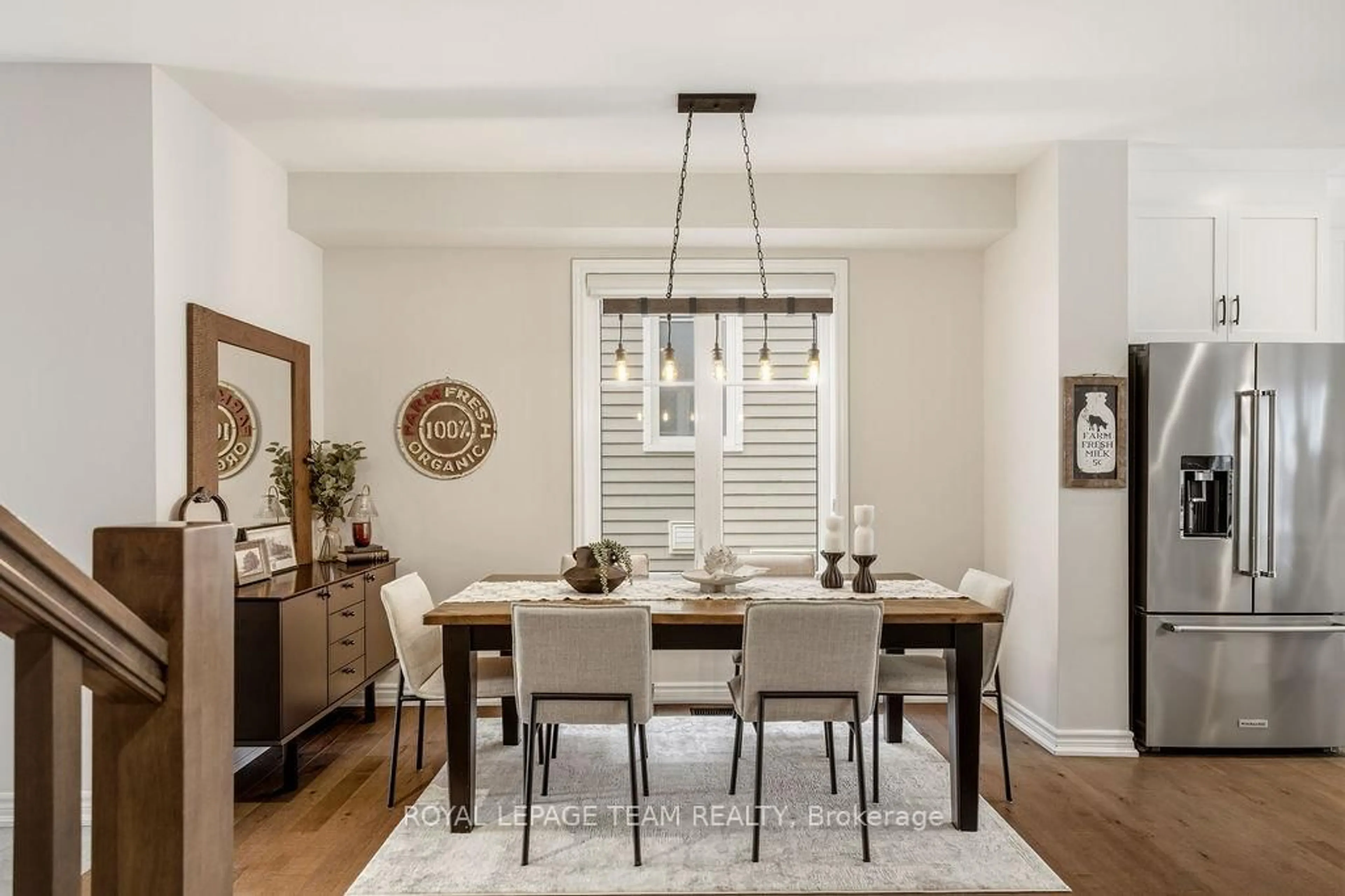 Dining room, wood/laminate floor for 91 Cantle Cres, Richmond Ontario K0A 2Z0
