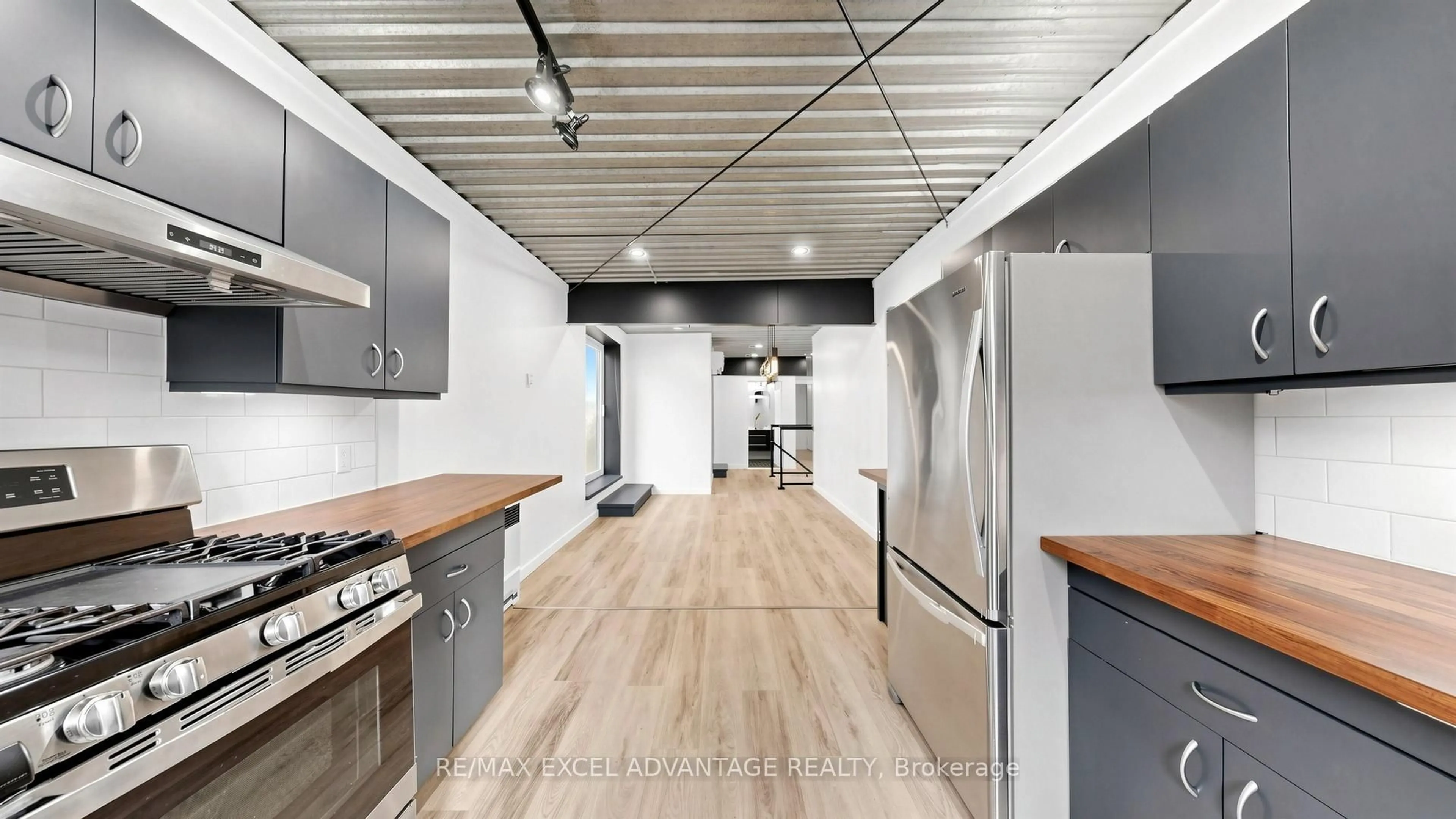 Open concept kitchen, unknown for 44 Edgewood Rd, Guelph/Eramosa Ontario N0B 1P0