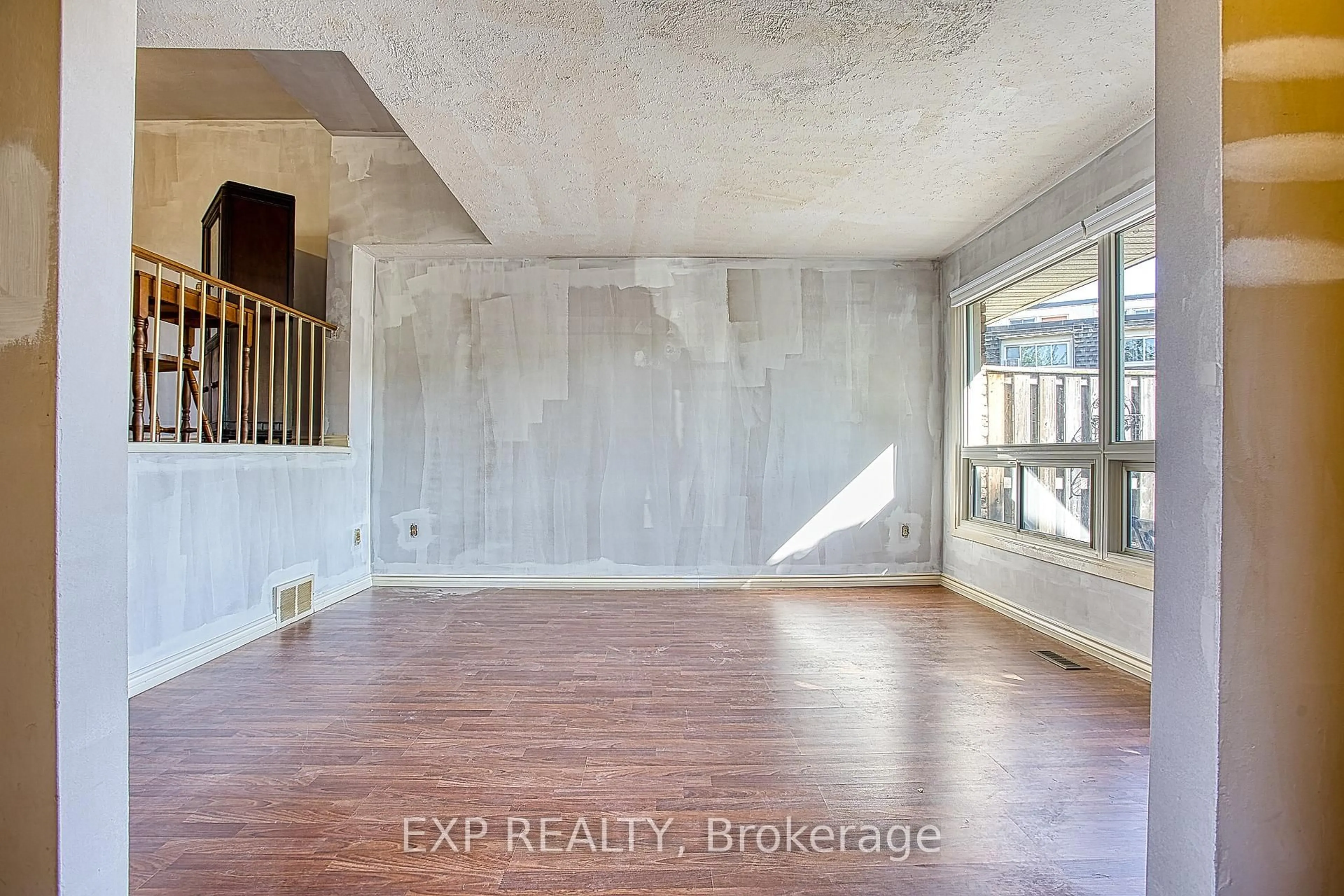A pic of a room for 7 Viking Crt #404, Grimsby Ontario L3M 3T8