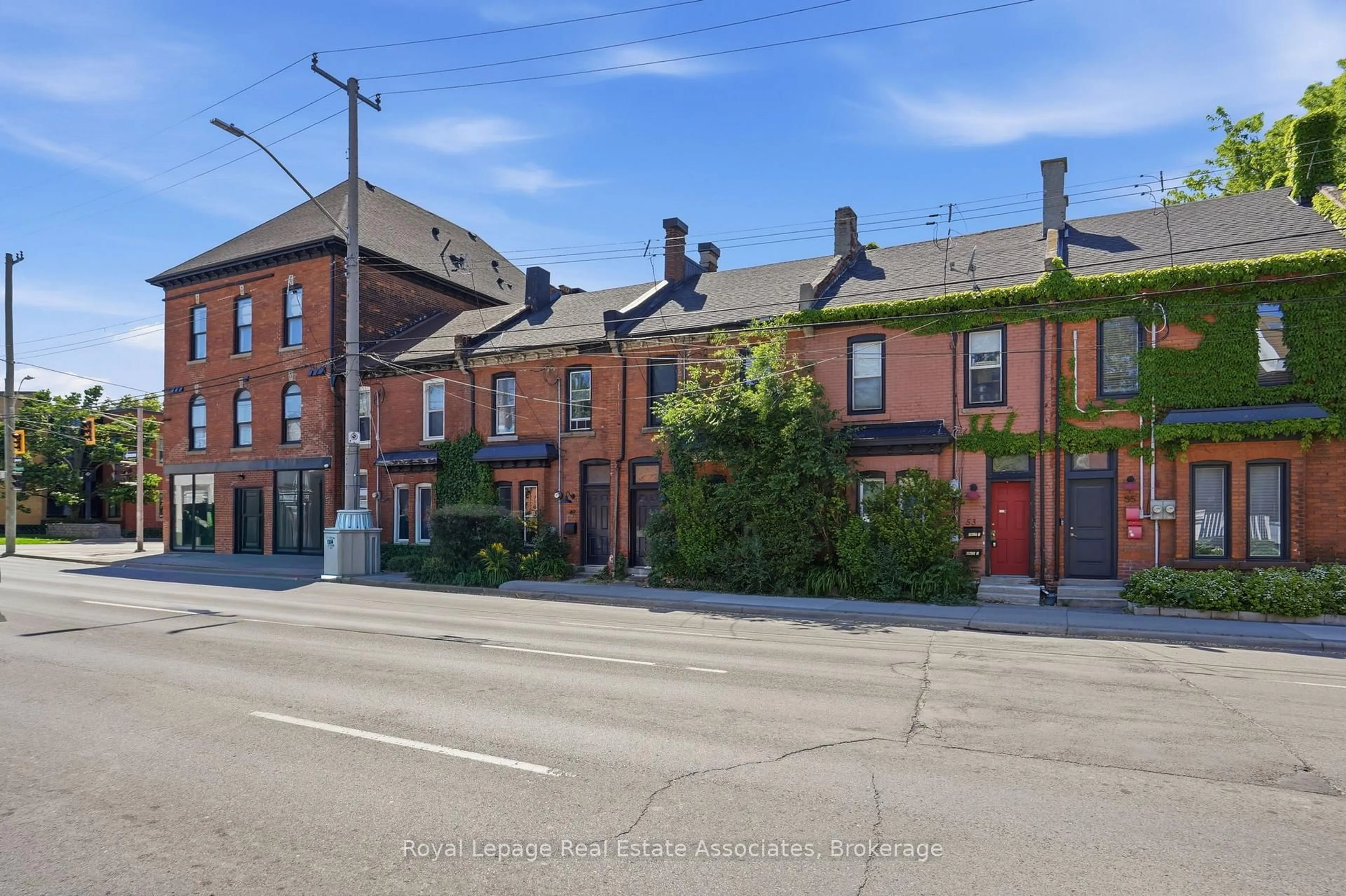 A pic from outside/outdoor area/front of a property/back of a property/a pic from drone, street for 51 Wellington St, Hamilton Ontario L8R 1M9