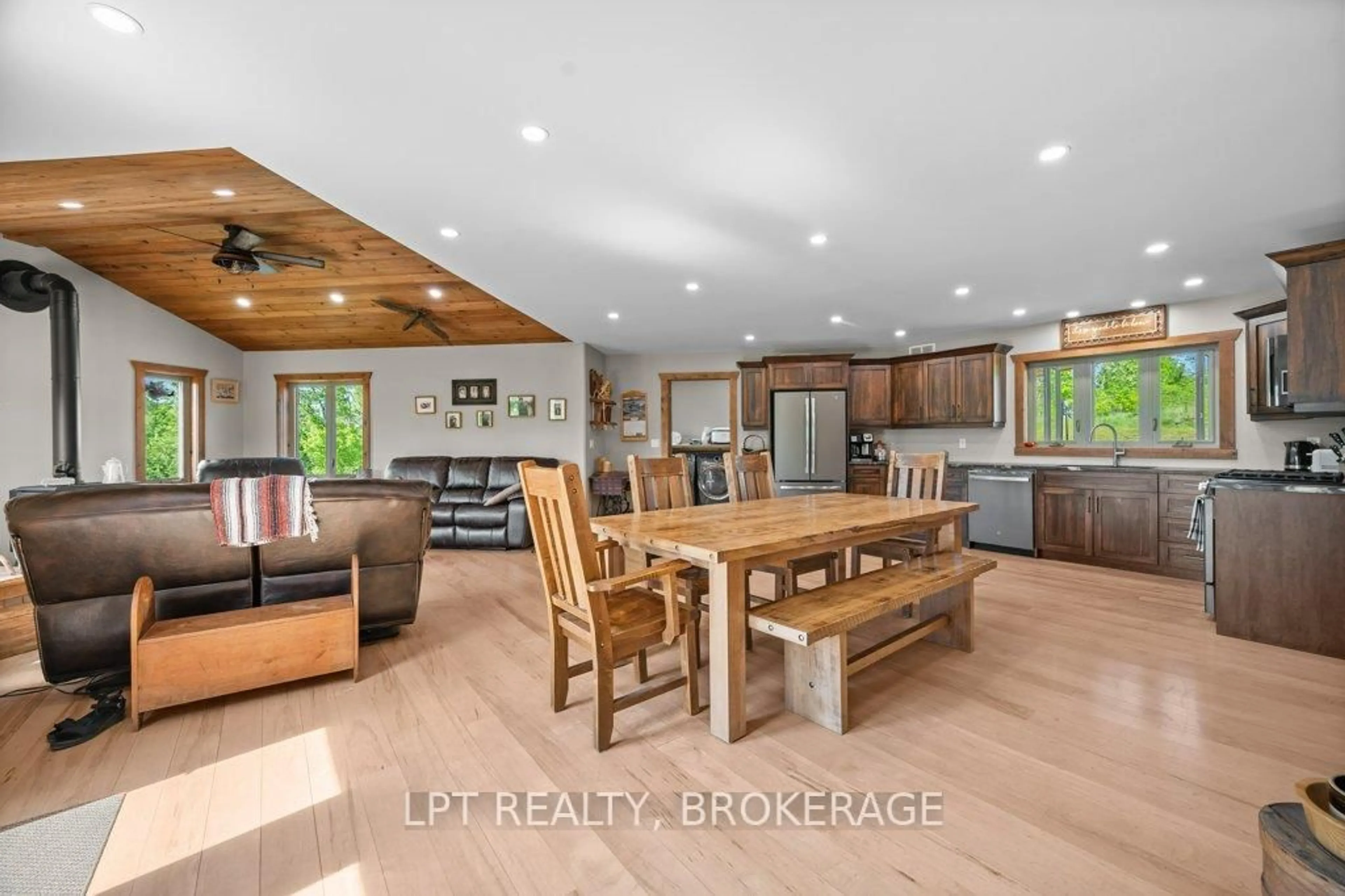 Open concept kitchen, unknown for 1718 Forty Foot Rd, Godfrey Ontario K0H 1T0