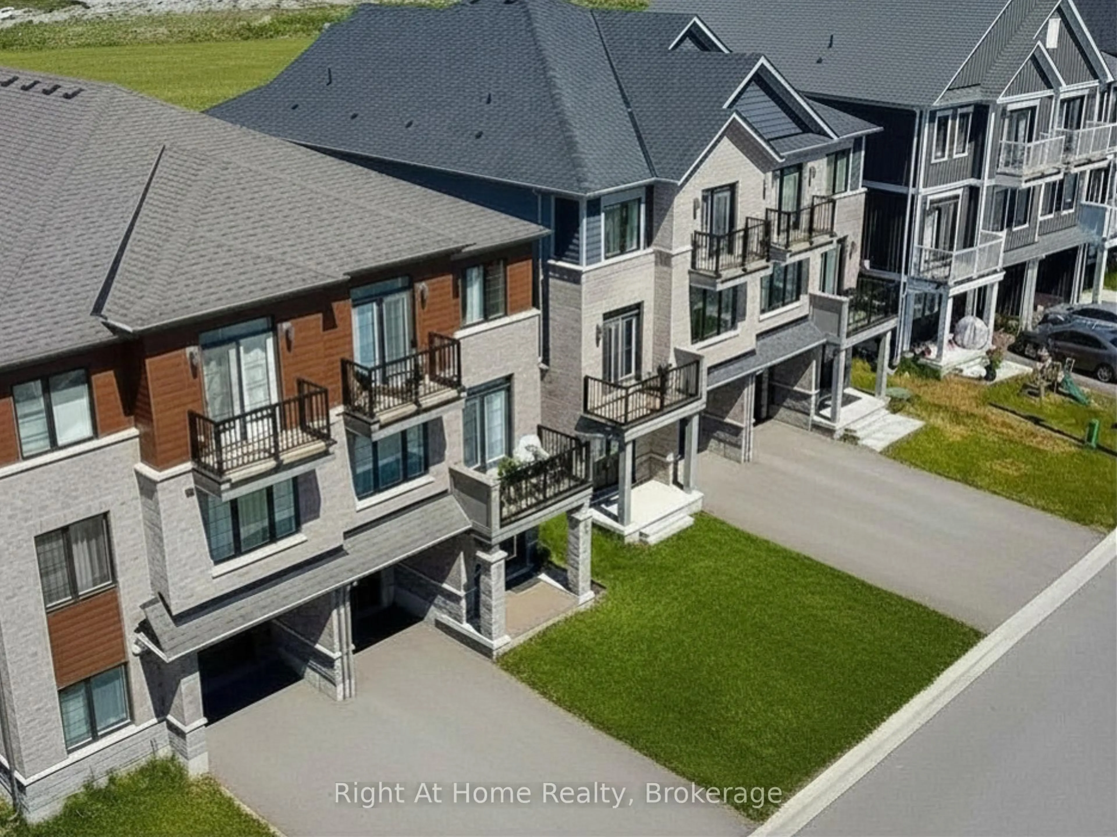 A pic from outside/outdoor area/front of a property/back of a property/a pic from drone, unknown for 3 Norwich Cres, Haldimand Ontario N3W 0J3