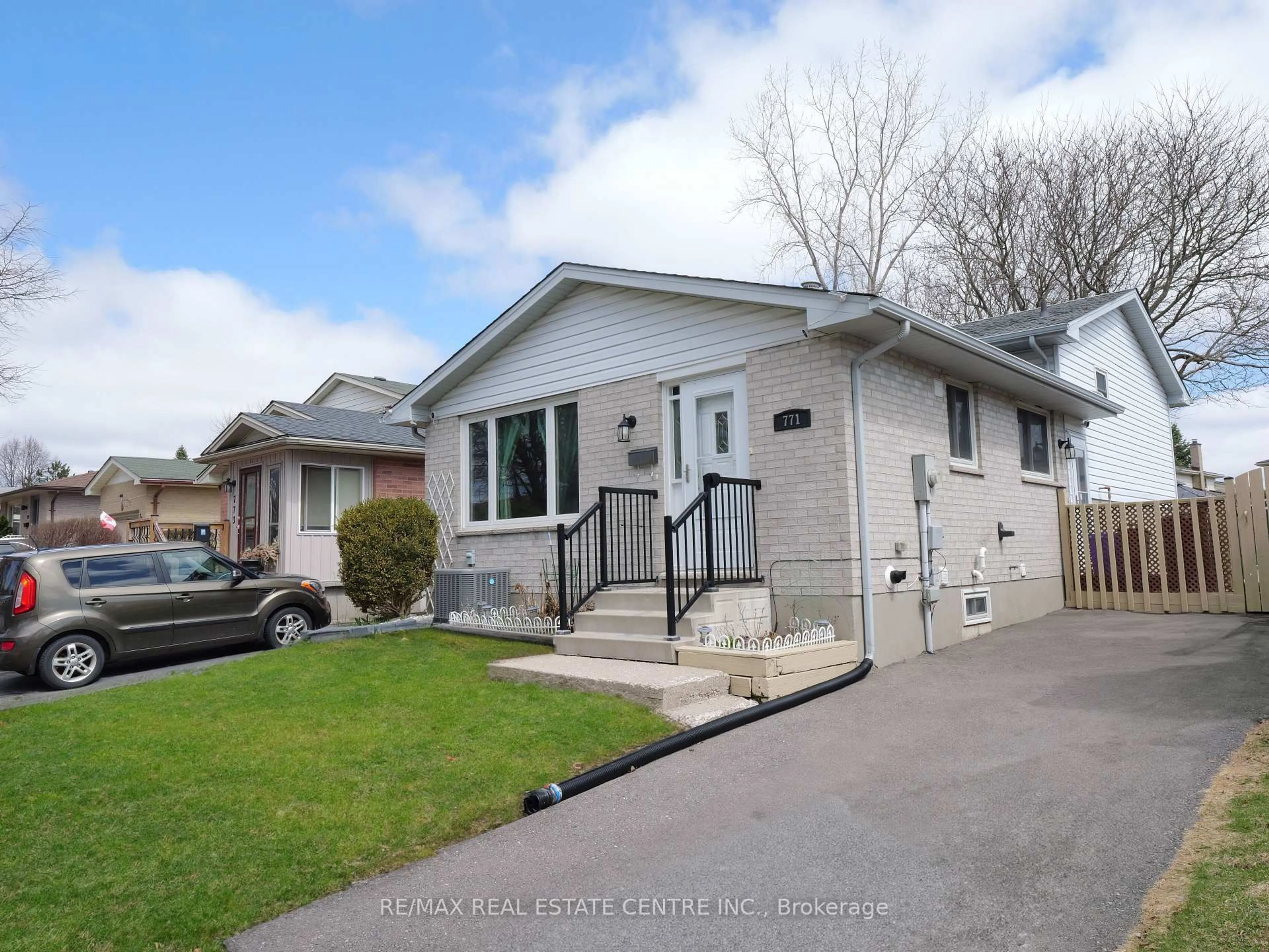 Home with vinyl exterior material, street for 771 Monsarrat Ave, London East Ontario N5Y 4Y3