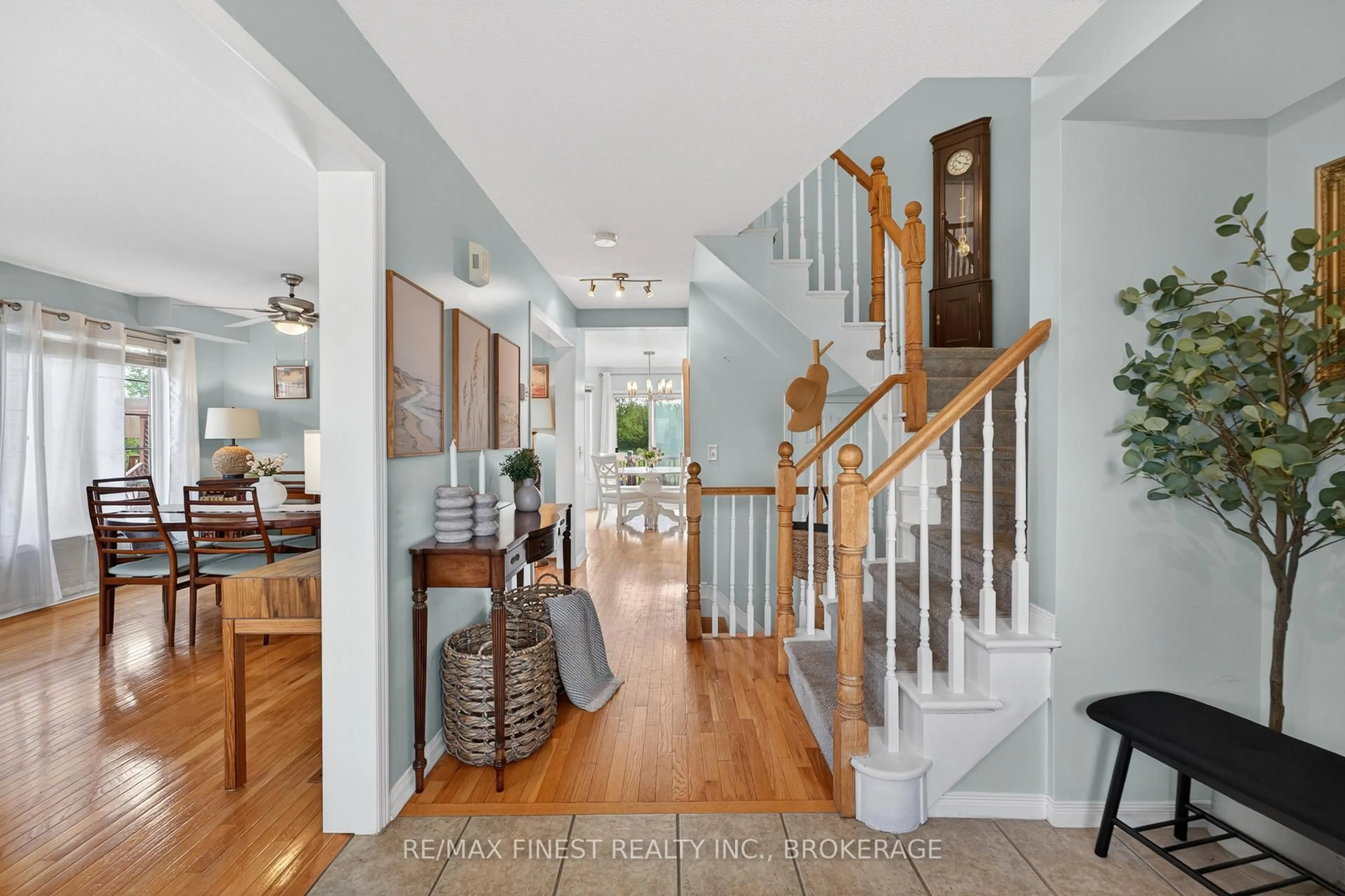 Indoor entryway for 68 Country Club Dr, Bath Ontario K0H 1G0