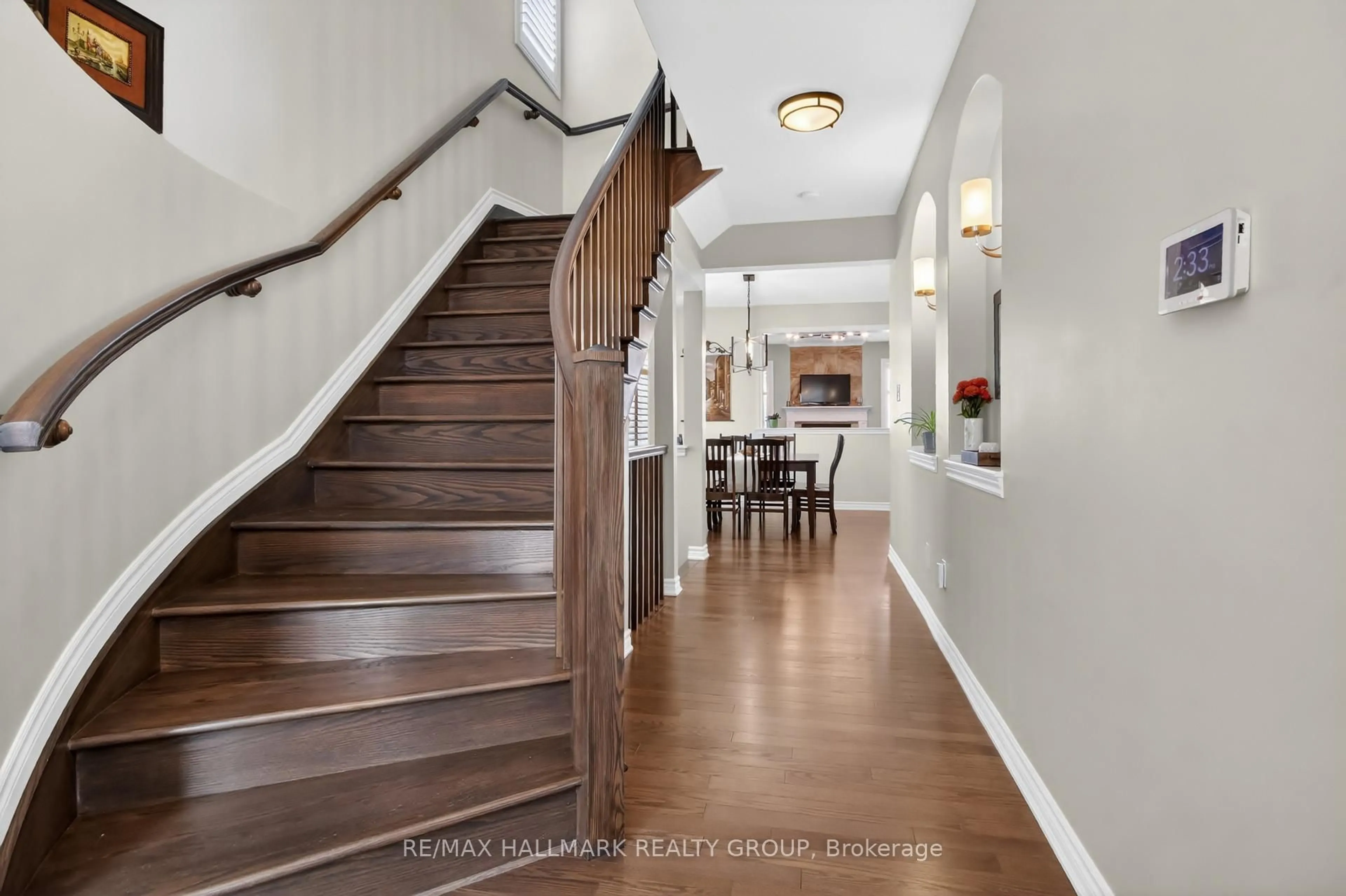 Unknown for 33 SUMMITVIEW Dr, Ottawa Ontario K2M 2V9