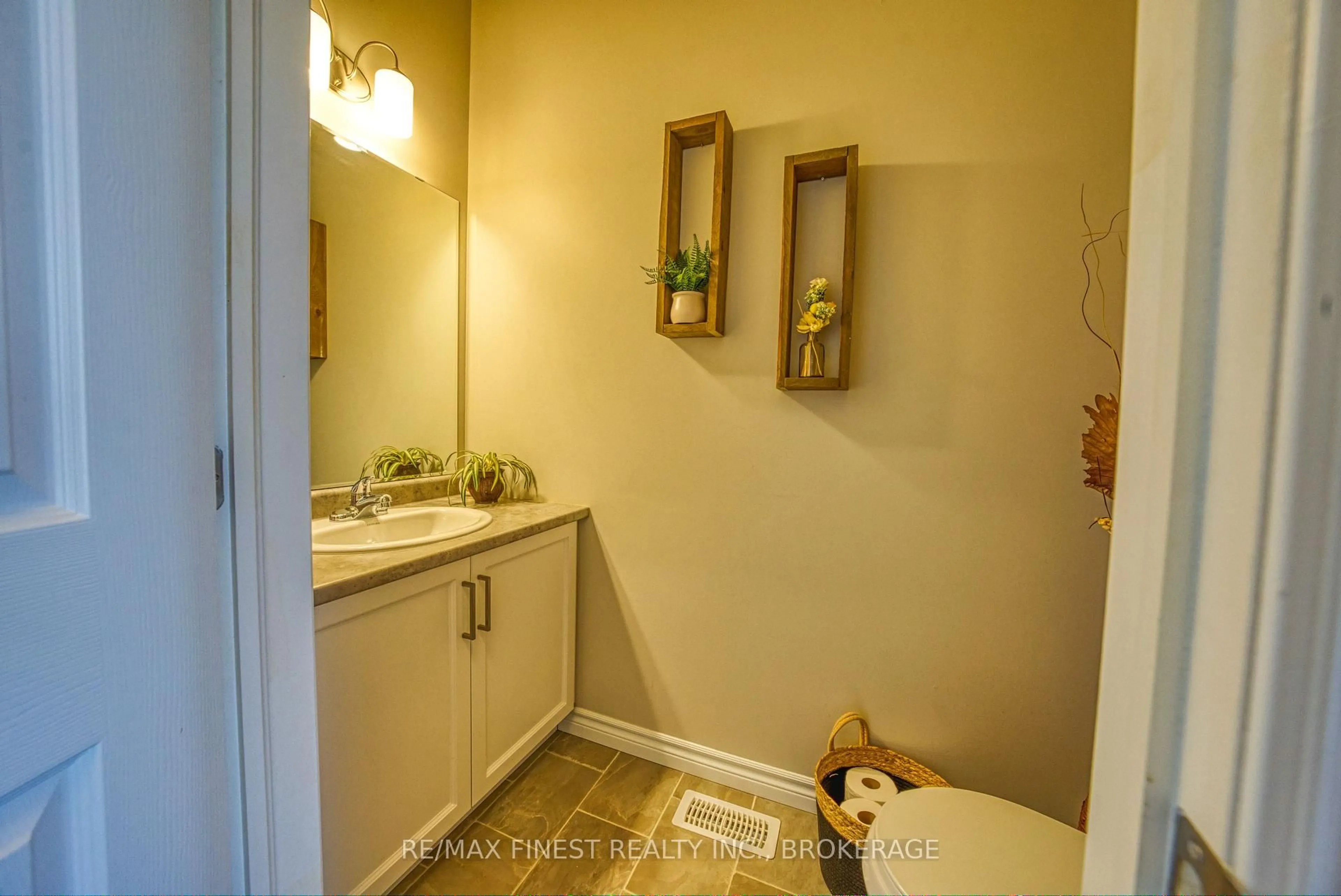 Standard bathroom, ceramic/tile floor for 1010 Rosanna Ave, Kingston Ontario K7P 0N2