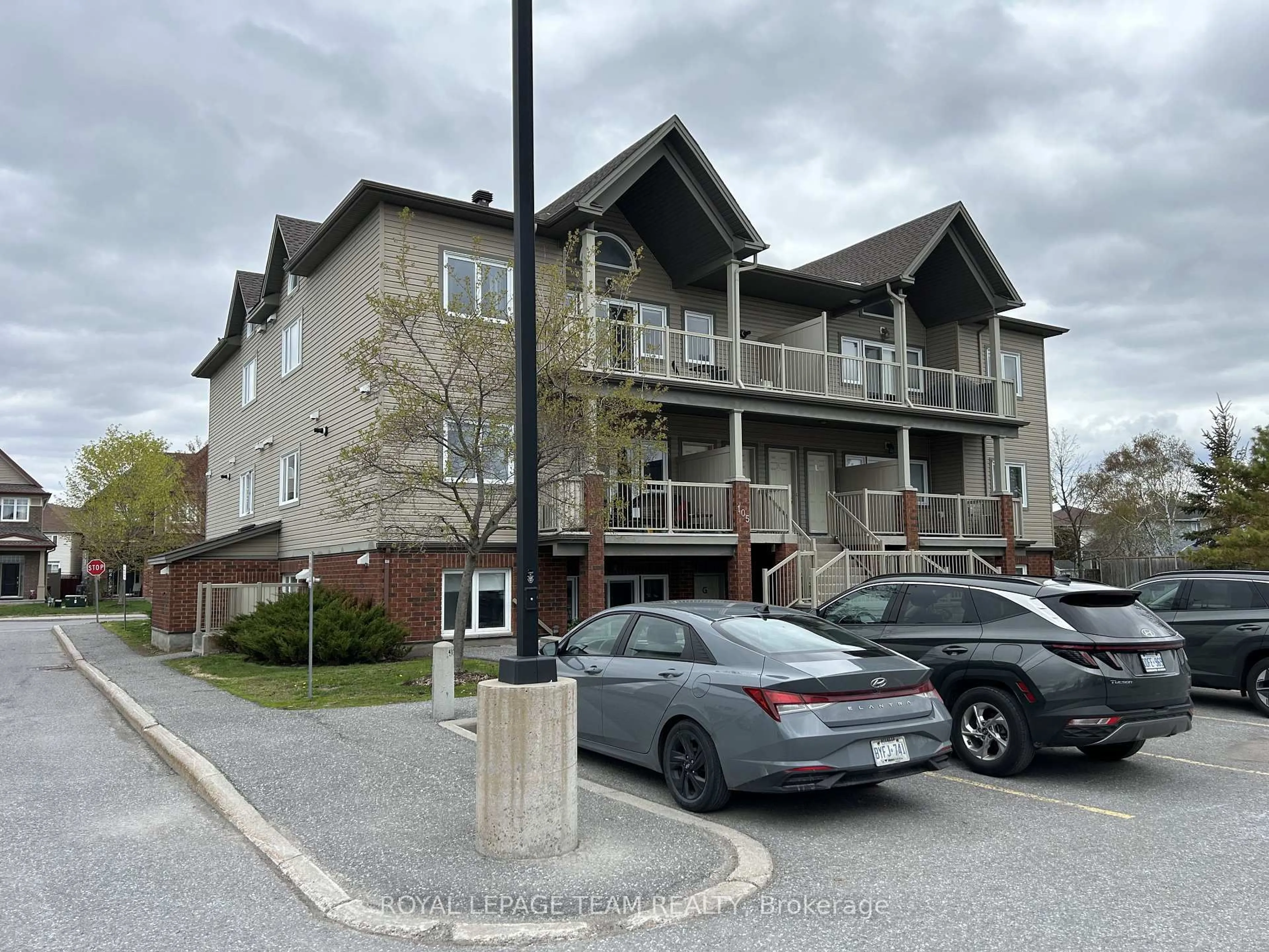 A pic from outside/outdoor area/front of a property/back of a property/a pic from drone, street for 105 Fraser Fields Way #H, Ottawa Ontario K2J 5V1