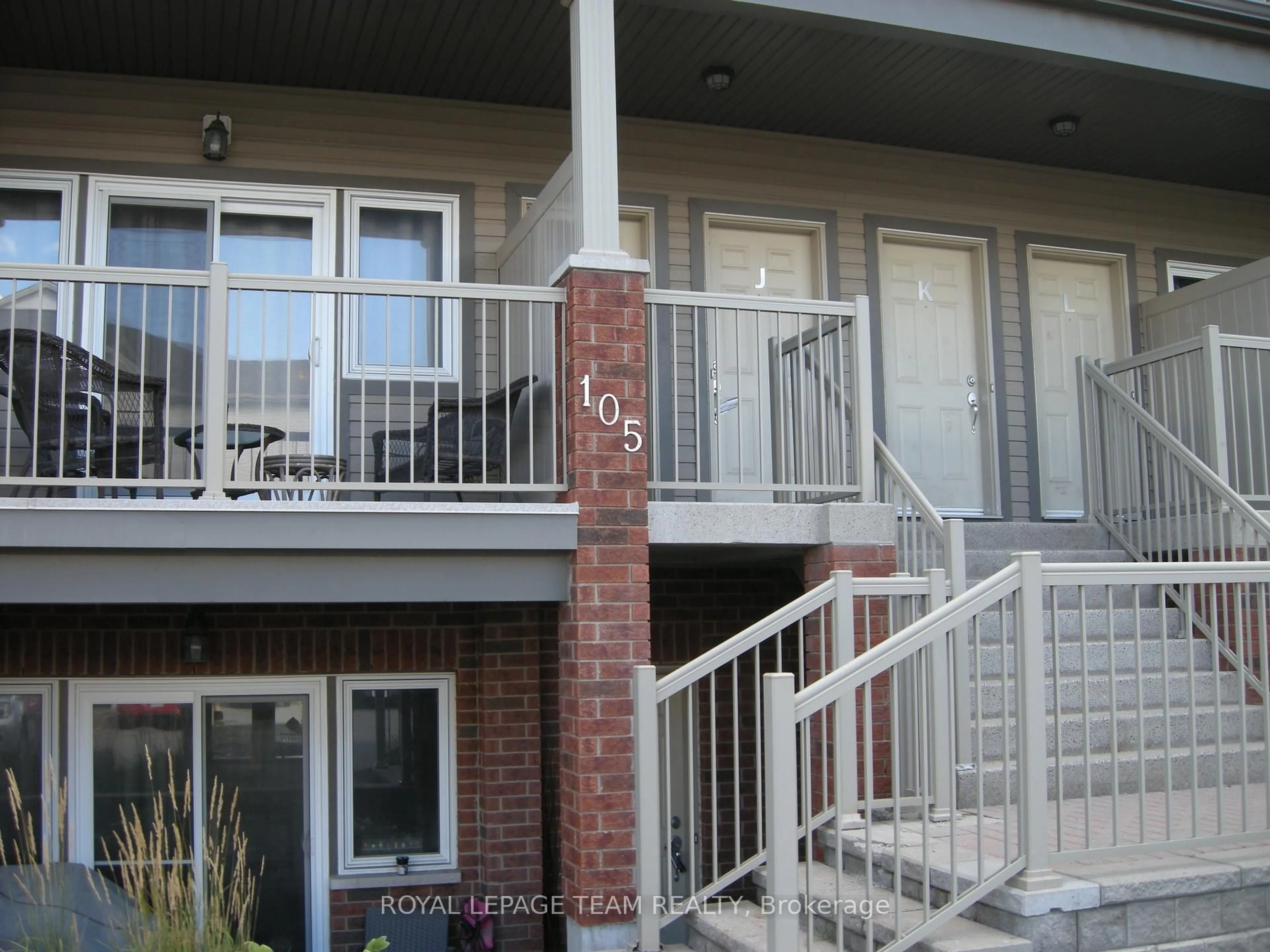 Home with vinyl exterior material, building for 105 Fraser Fields Way #H, Ottawa Ontario K2J 5V1