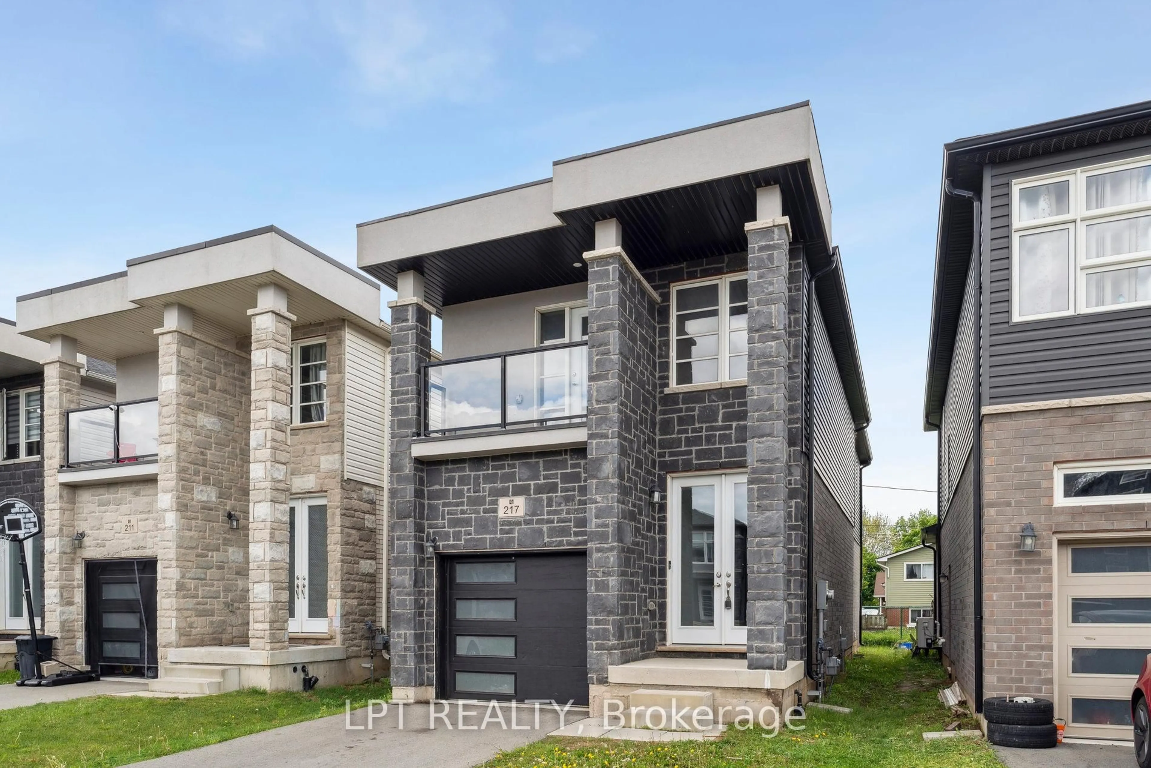 Home with brick exterior material, street for 217 Louise St, Welland Ontario L3B 1T2