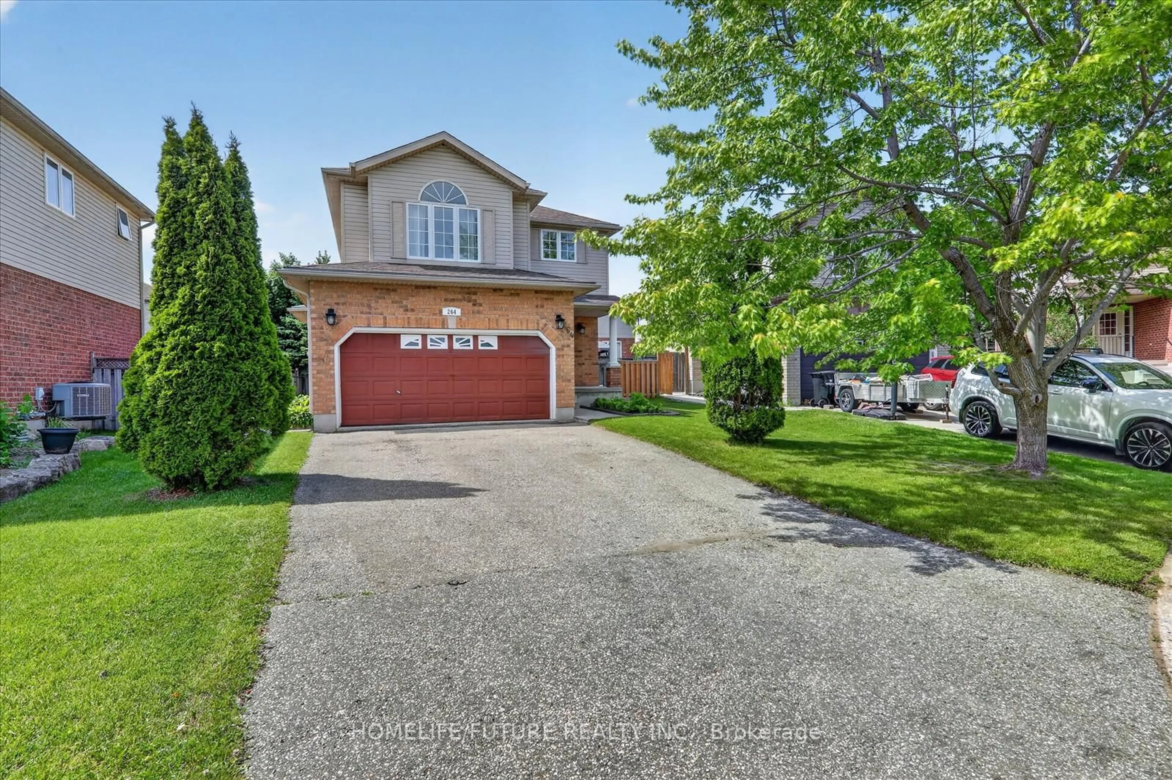 A pic from outside/outdoor area/front of a property/back of a property/a pic from drone, street for 264 Holbeach Crt, Waterloo Ontario N2J 4Y7