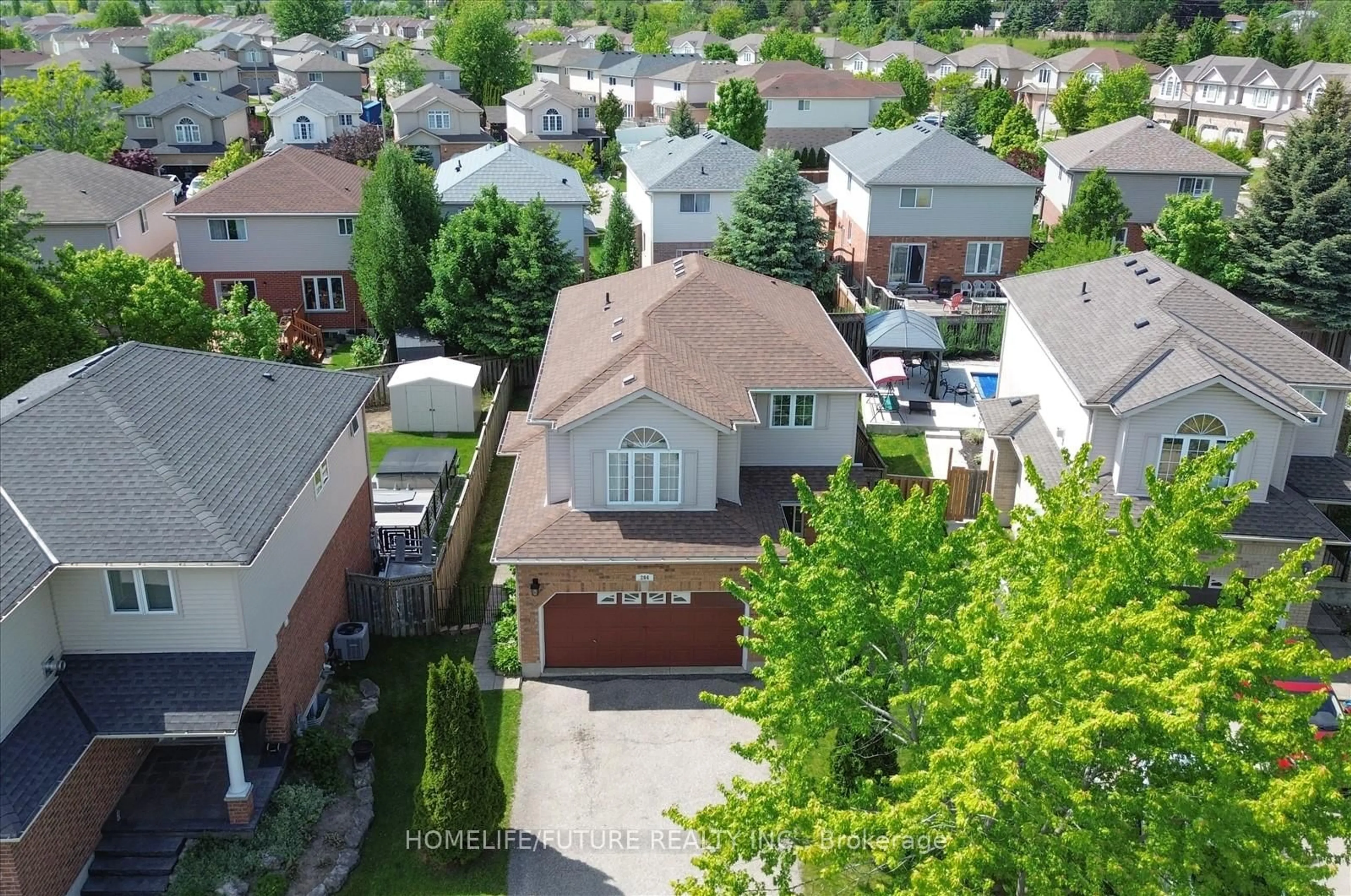 A pic from outside/outdoor area/front of a property/back of a property/a pic from drone, street for 264 Holbeach Crt, Waterloo Ontario N2J 4Y7