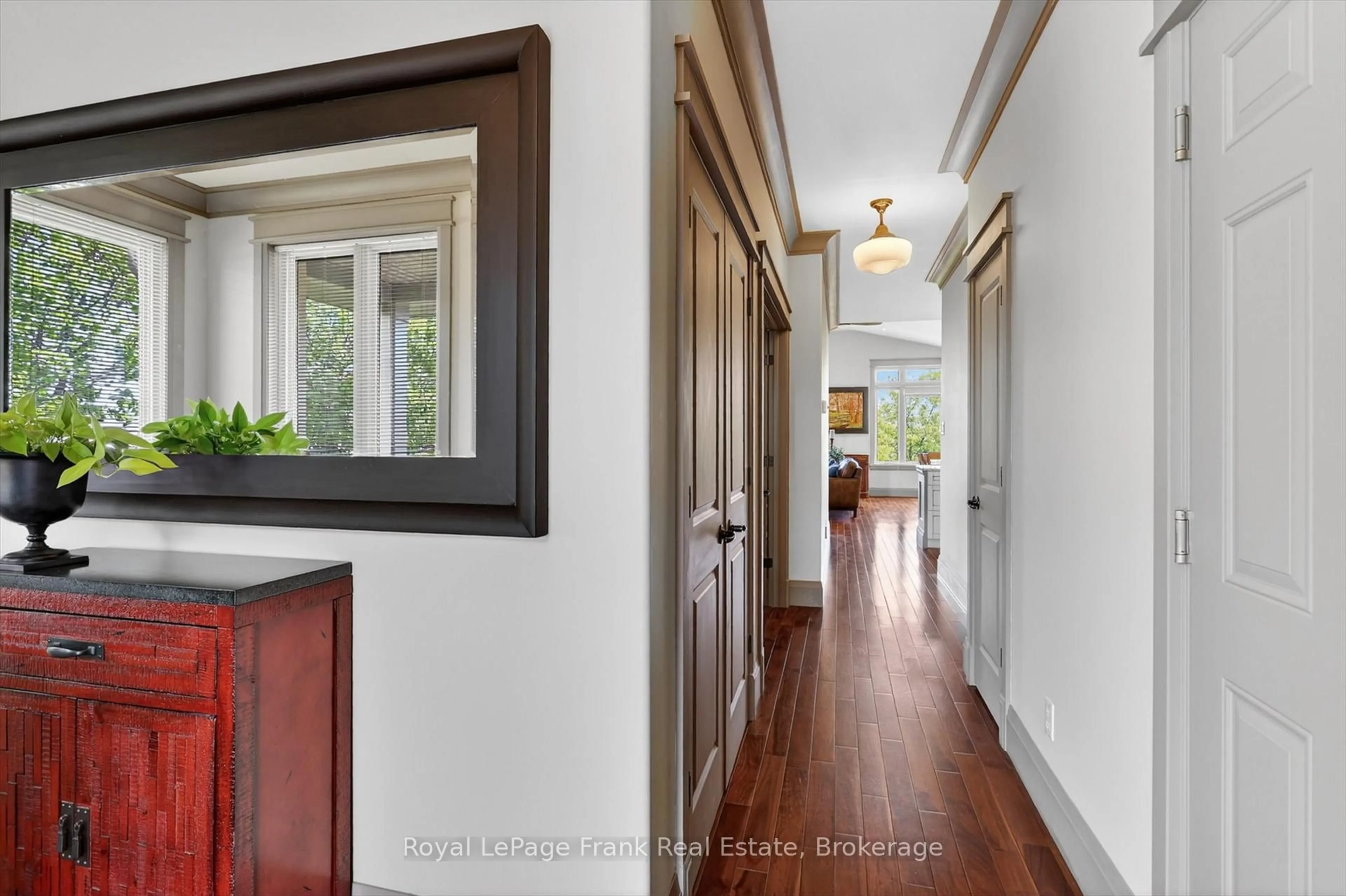Indoor entryway for 2379 Marsdale Dr, Peterborough Ontario K9L 0B7