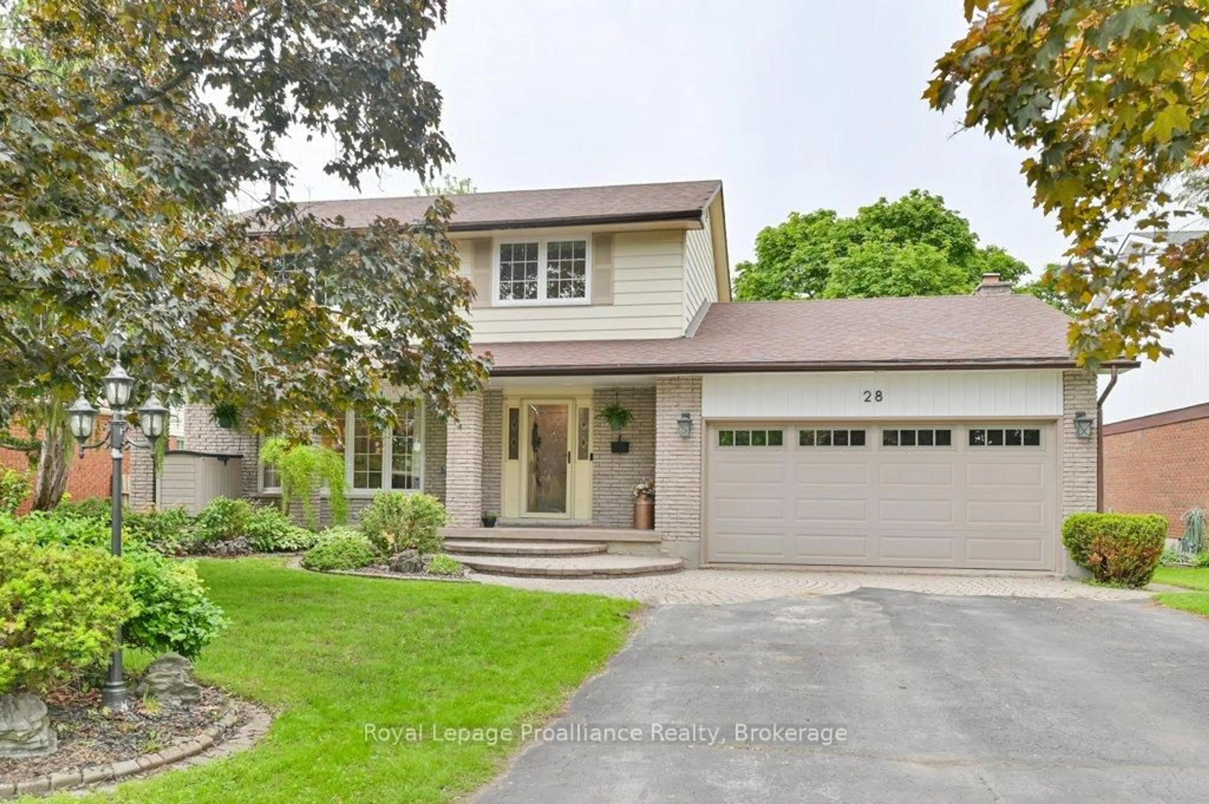 Home with vinyl exterior material, street for 28 Briarwood Cres, Belleville Ontario K8N 5K9