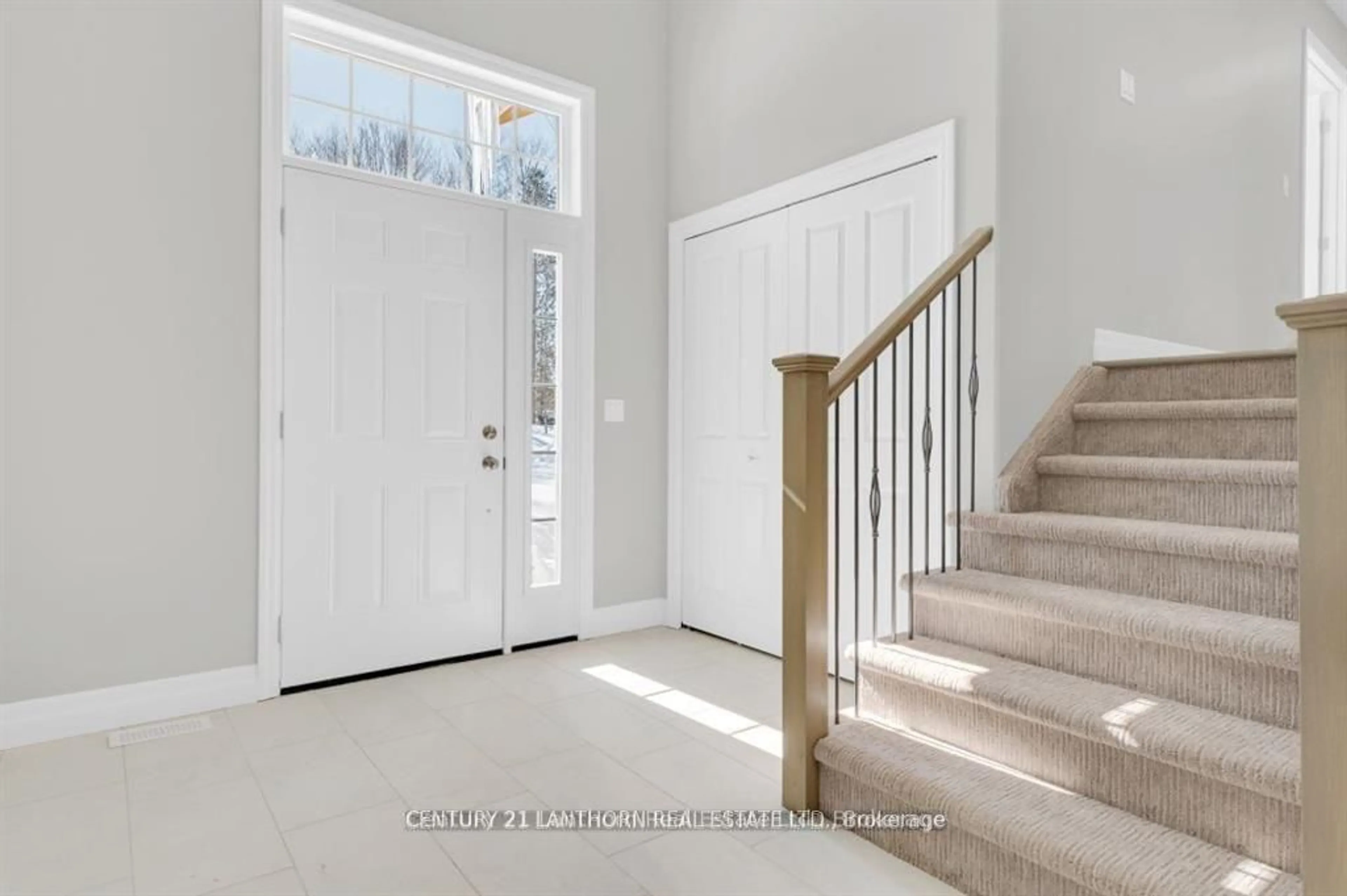 Indoor entryway for 1039 Crookston Rd, Madoc Ontario K0K 2K0
