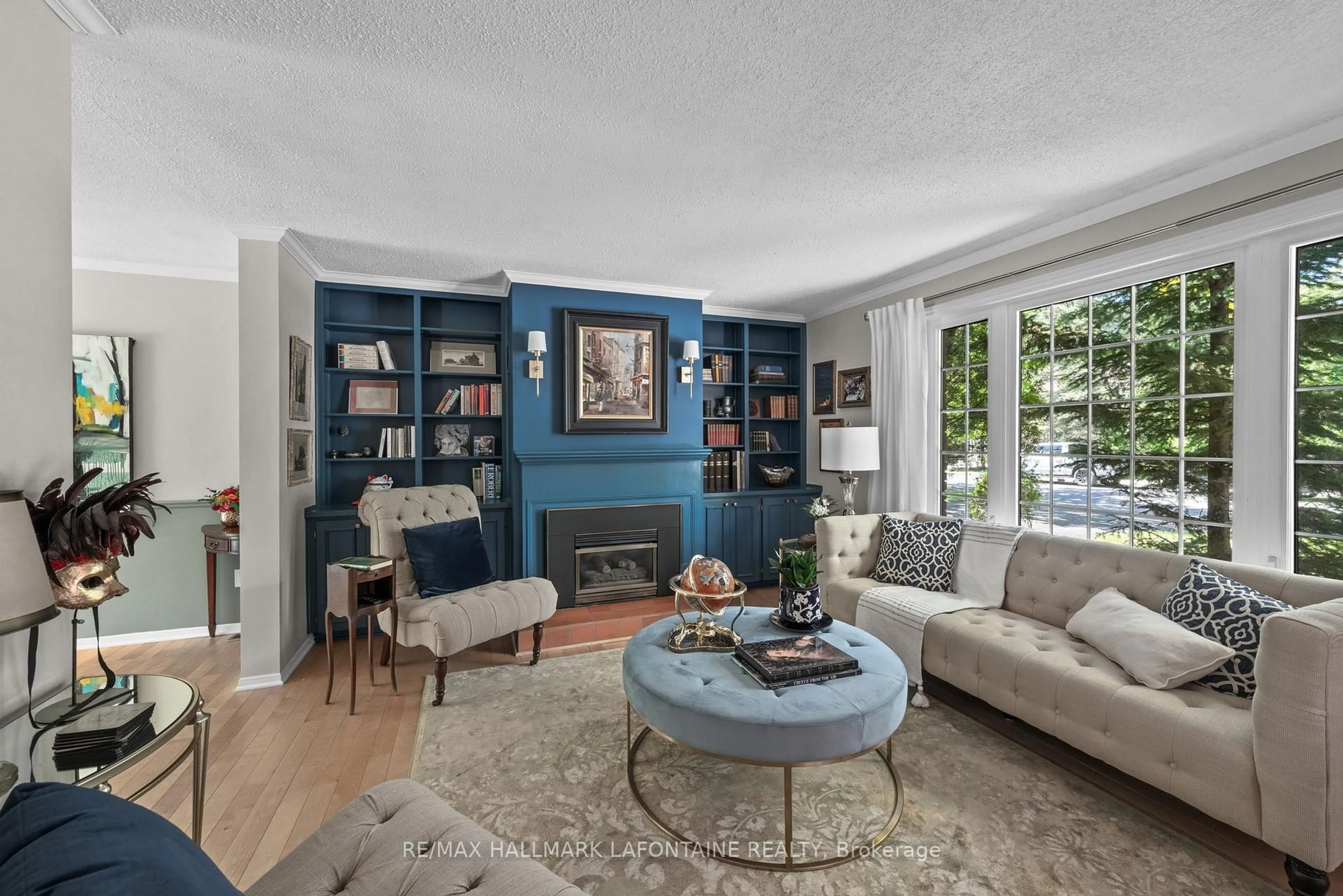 Living room with furniture, unknown for 9 Birch Ave, Ottawa Ontario K1K 3G4