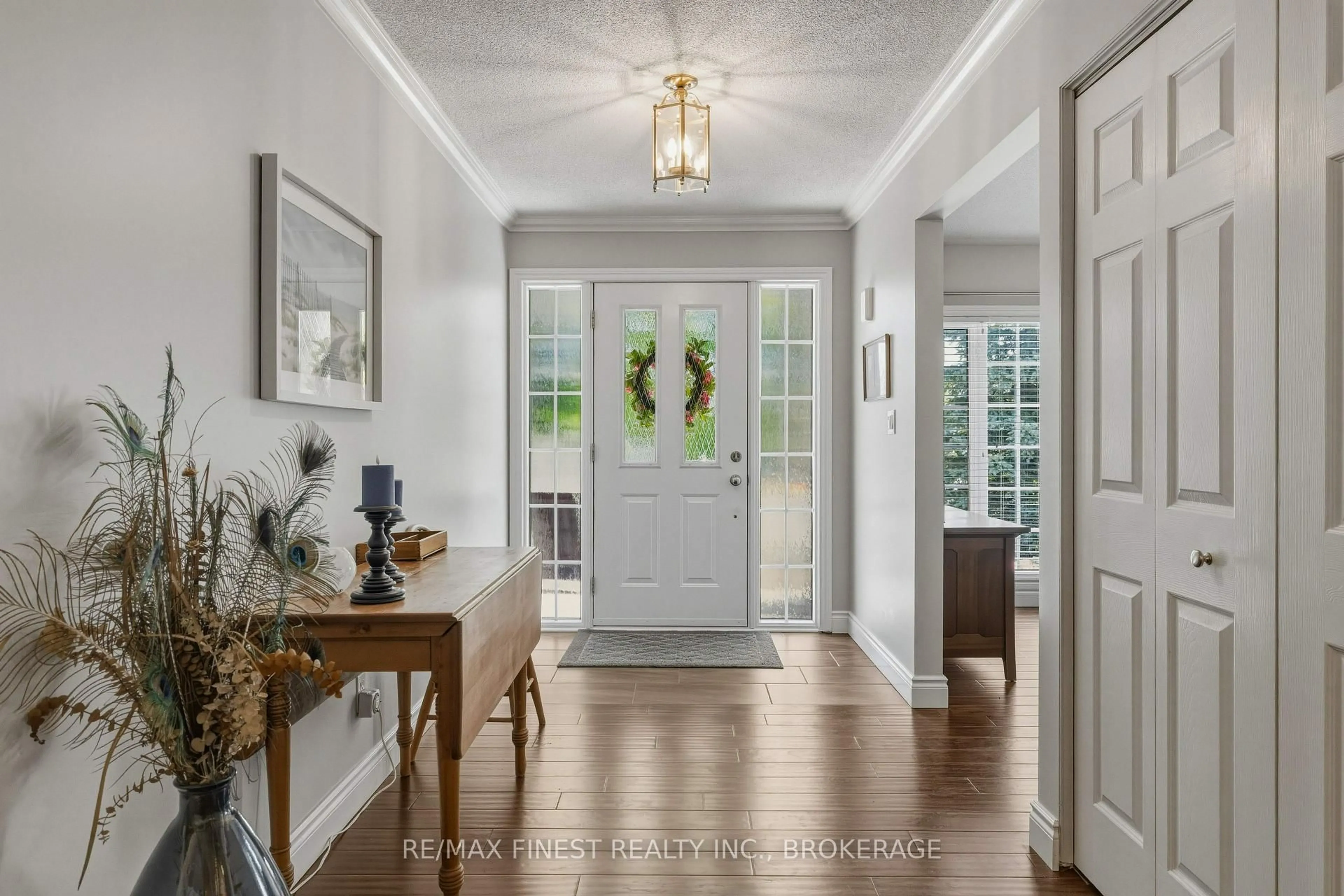 Indoor entryway for 320 Friarhill Cres, Kingston Ontario K7M 8P4