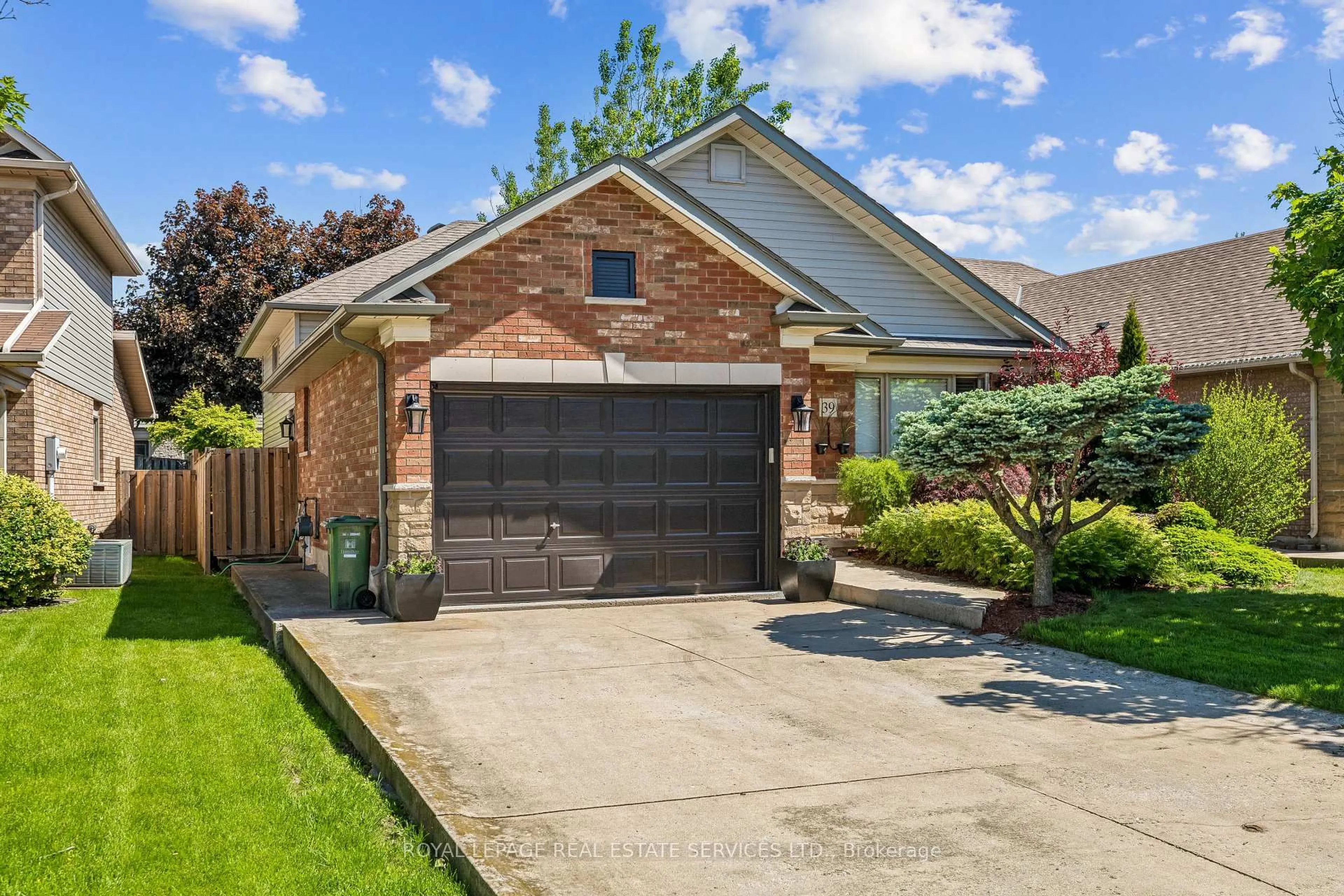 Home with brick exterior material, street for 39 Liam Dr, Hamilton Ontario L9G 4Y1