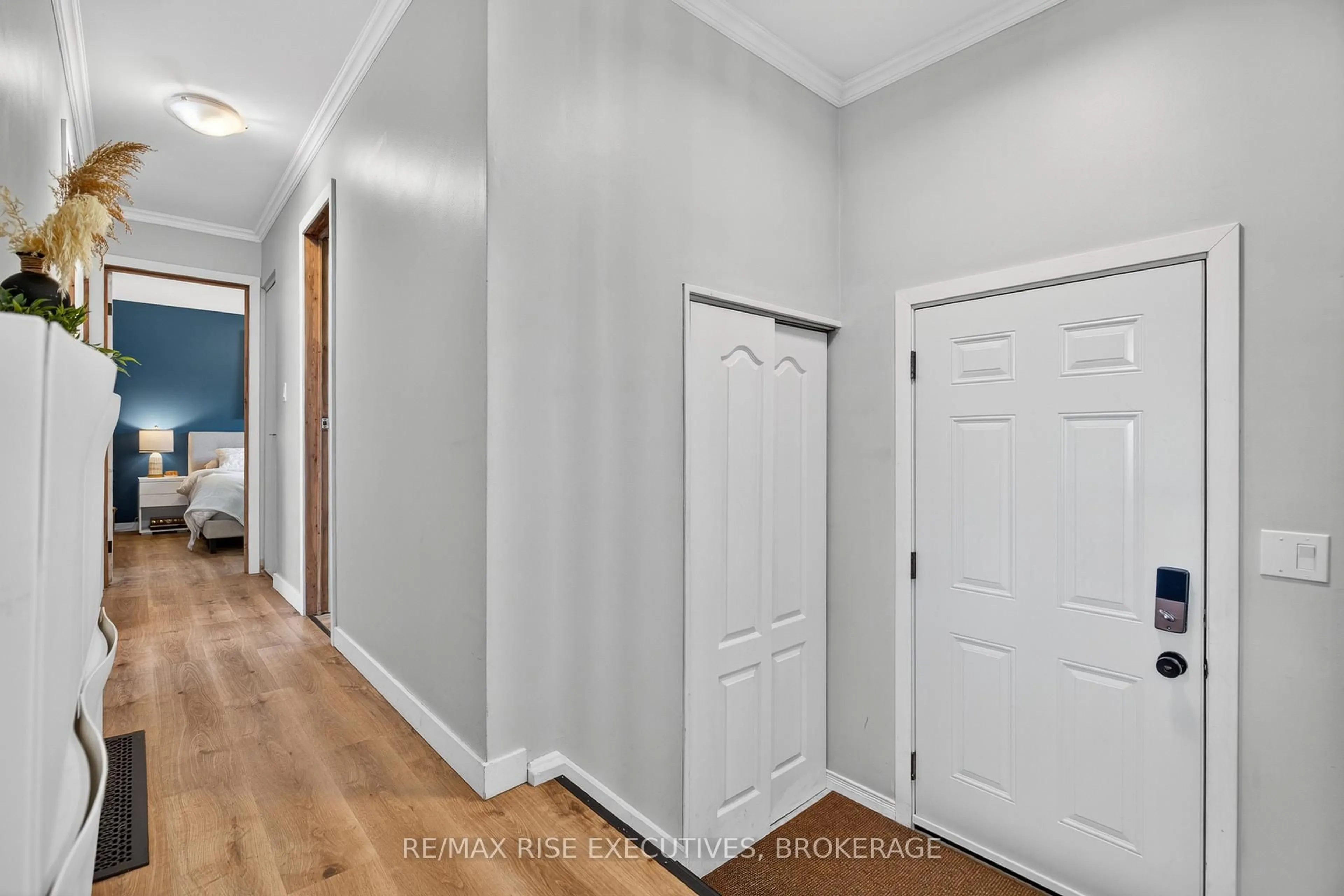Indoor entryway for 178 Amherst Dr, Loyalist Ontario K7N 1T4