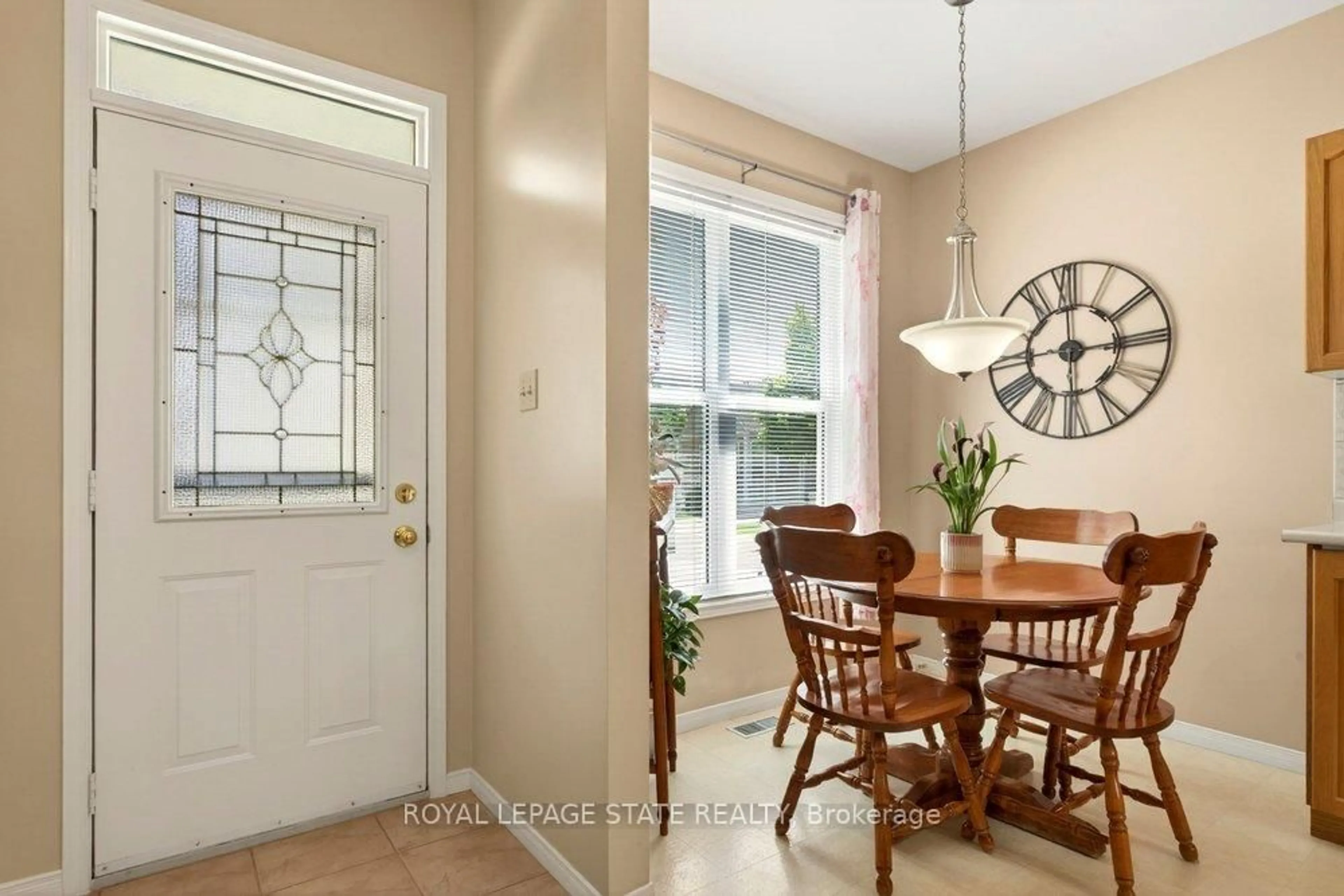 Dining room, ceramic/tile floor for 20 Kitty Murray Lane #11, Hamilton Ontario L9K 1L7