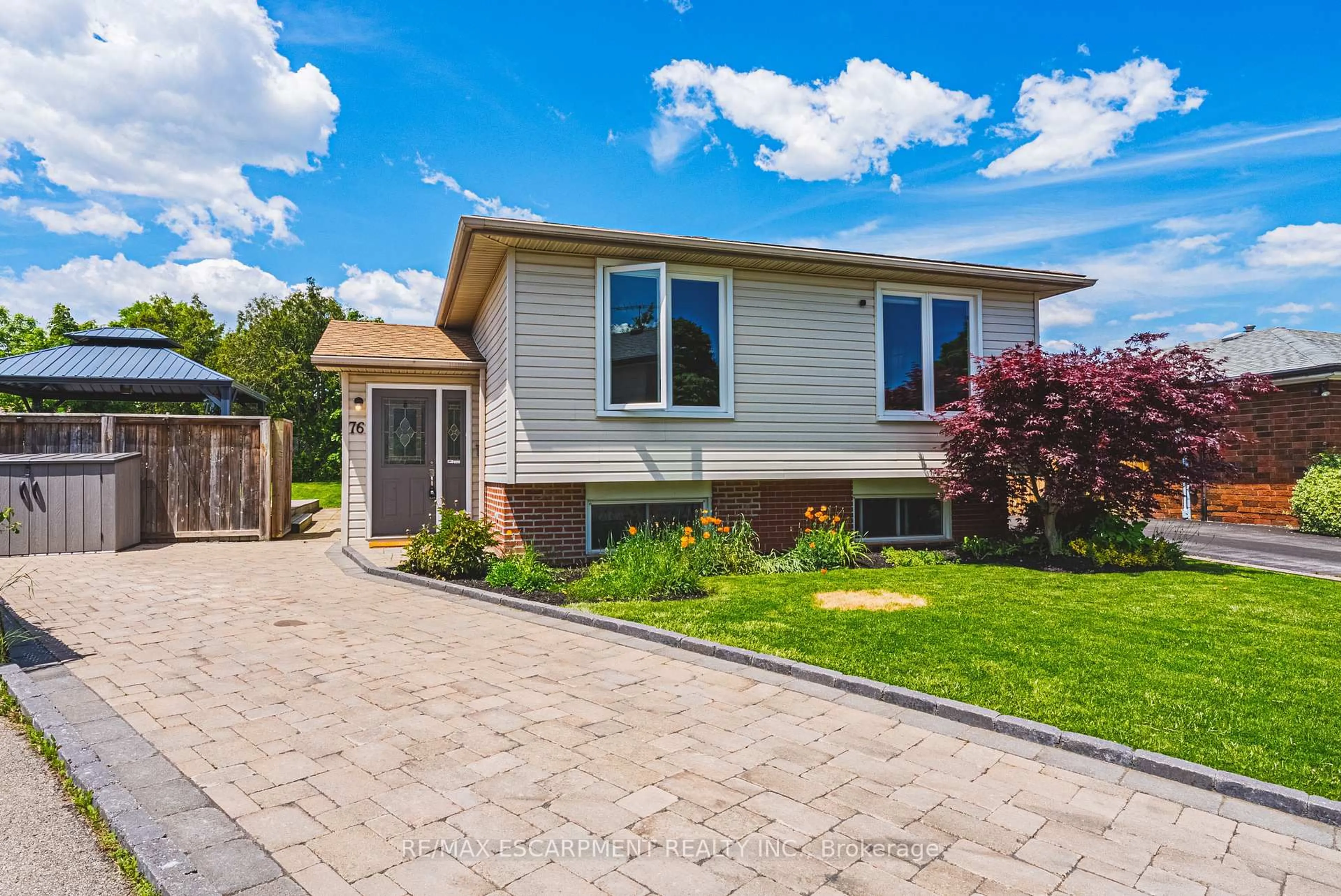 Home with vinyl exterior material, street for 76 Boston Cres, Hamilton Ontario L8T 4N2