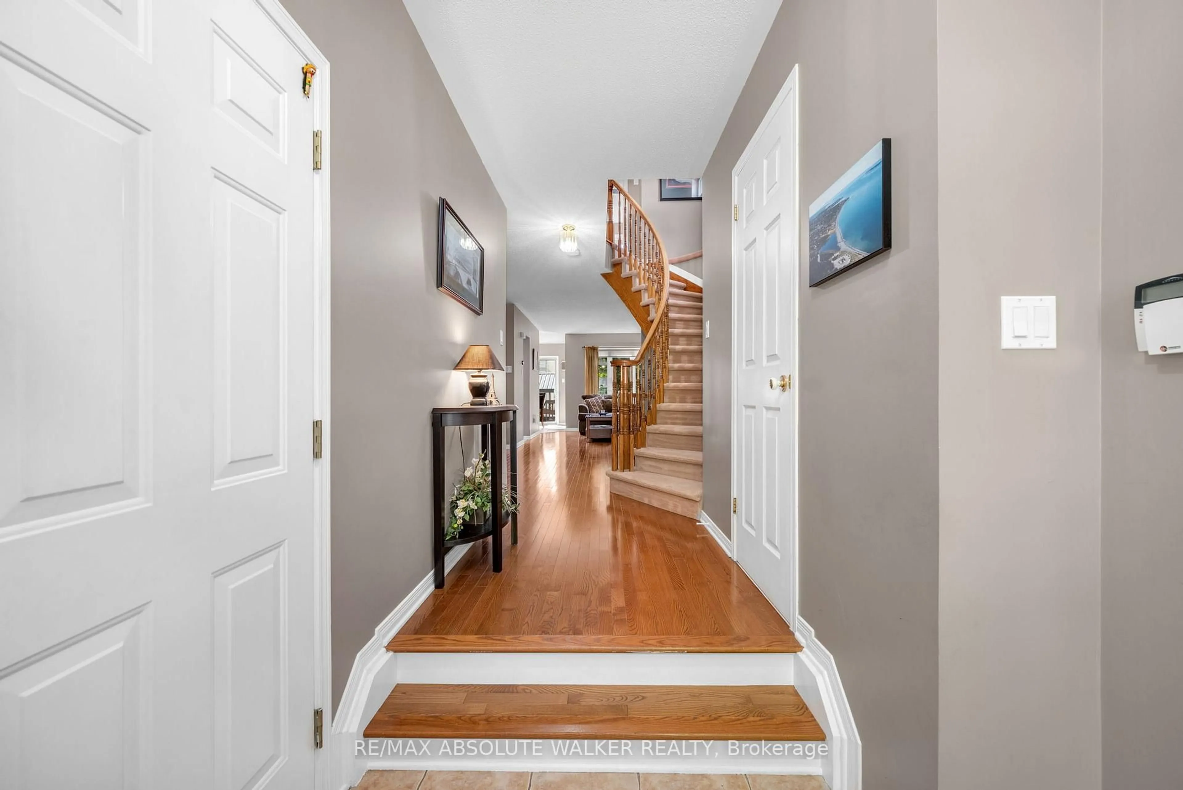 Indoor foyer for 2010 Bergamot Circ, Ottawa Ontario K4A 4R2