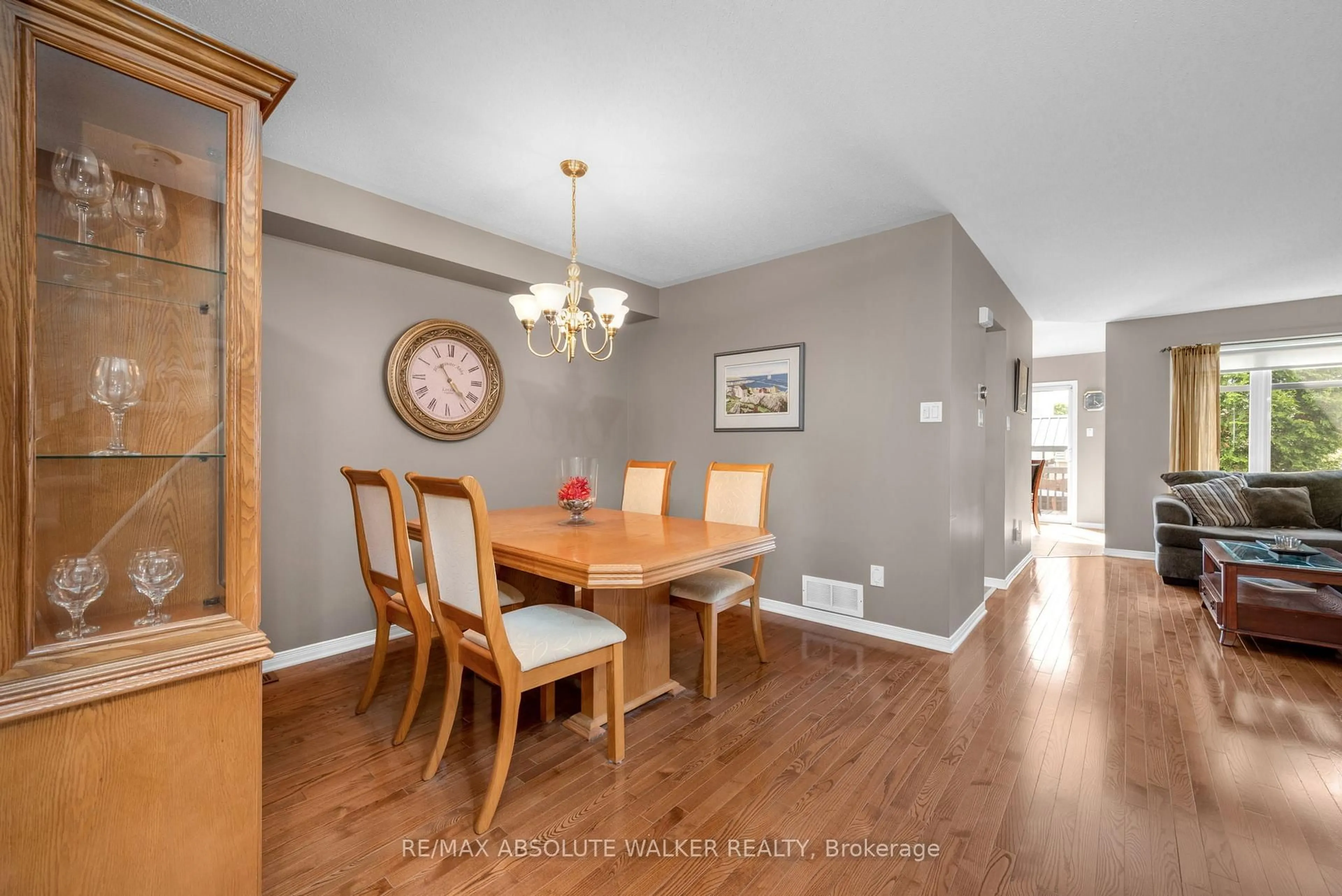 Dining room, wood/laminate floor for 2010 Bergamot Circ, Ottawa Ontario K4A 4R2