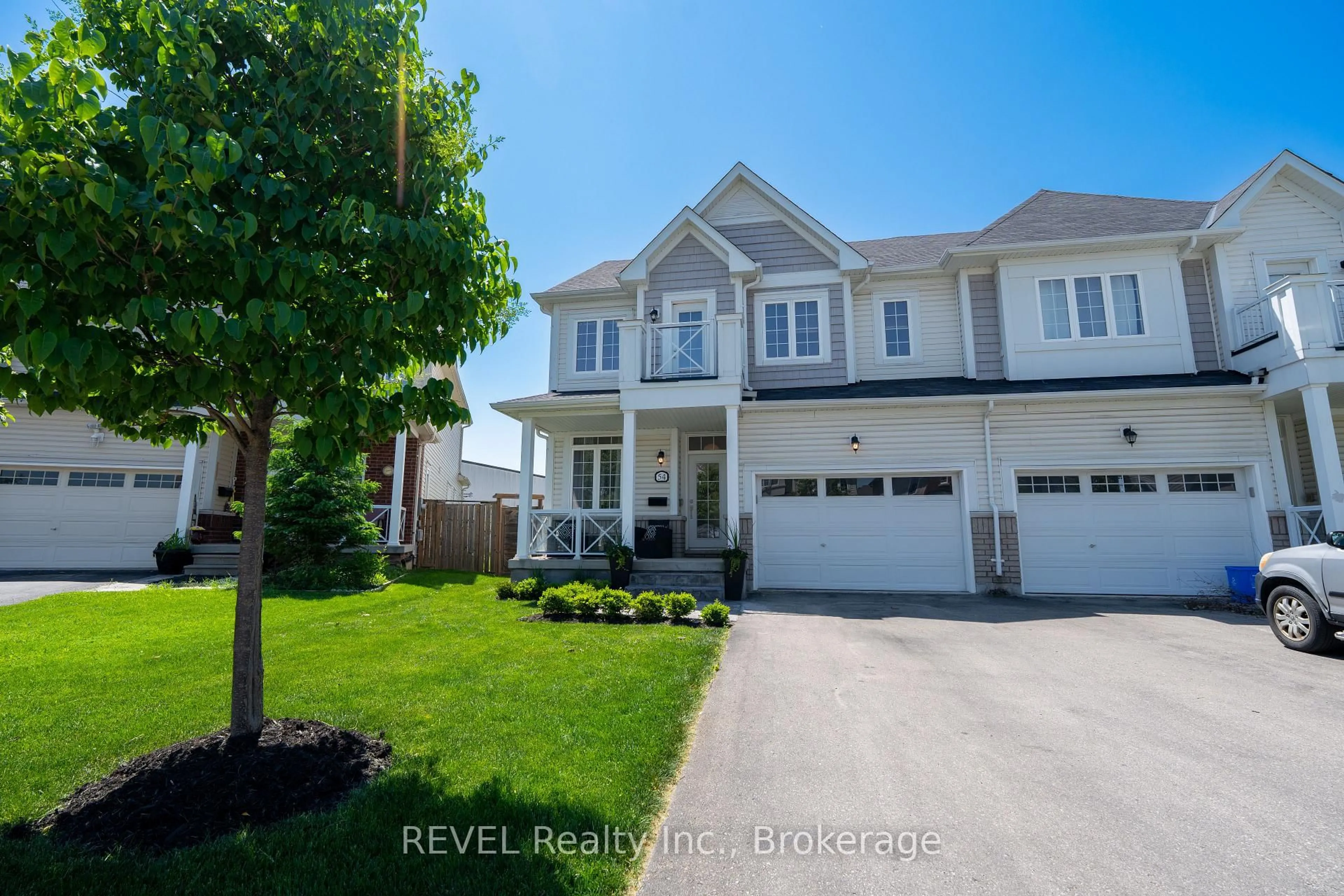 Home with vinyl exterior material, street for 54 Dominion Cres, Niagara-on-the-Lake Ontario L0S 1J1