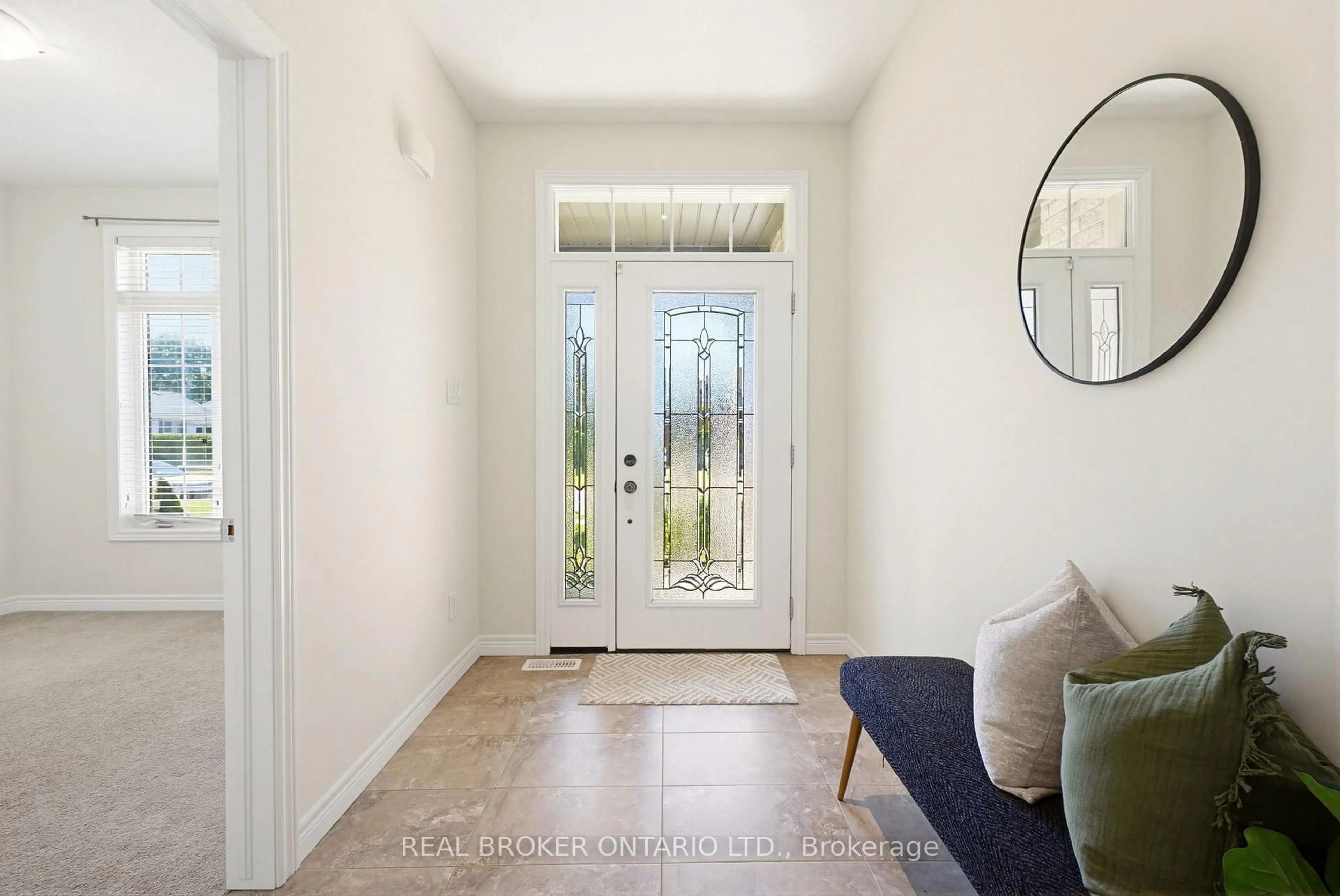 Indoor entryway for 11 Cottonwood St, Norfolk Ontario N0E 1Y0