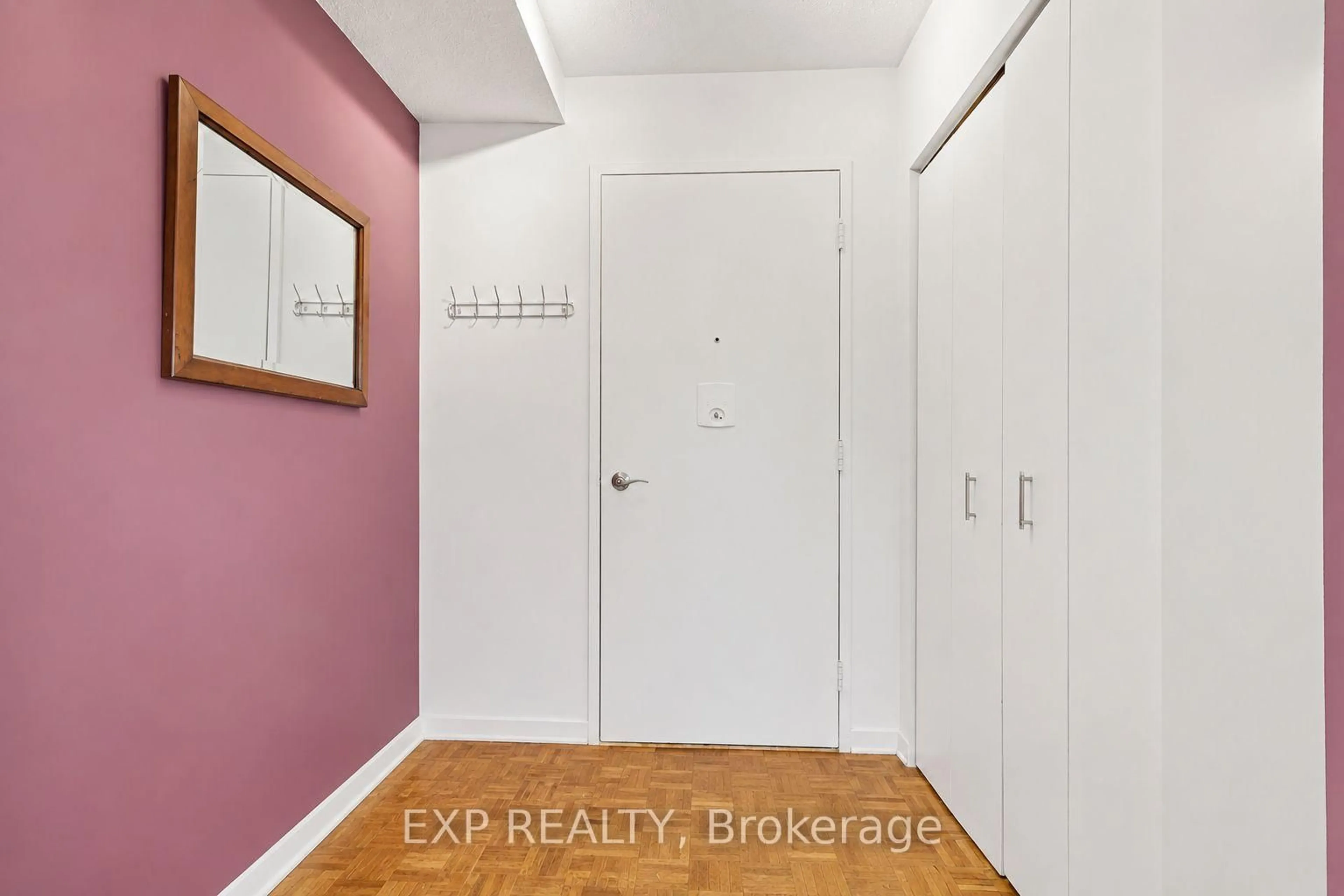 Indoor entryway for 2044 Arrowsmith Dr #405A, Ottawa Ontario K1J 7V8