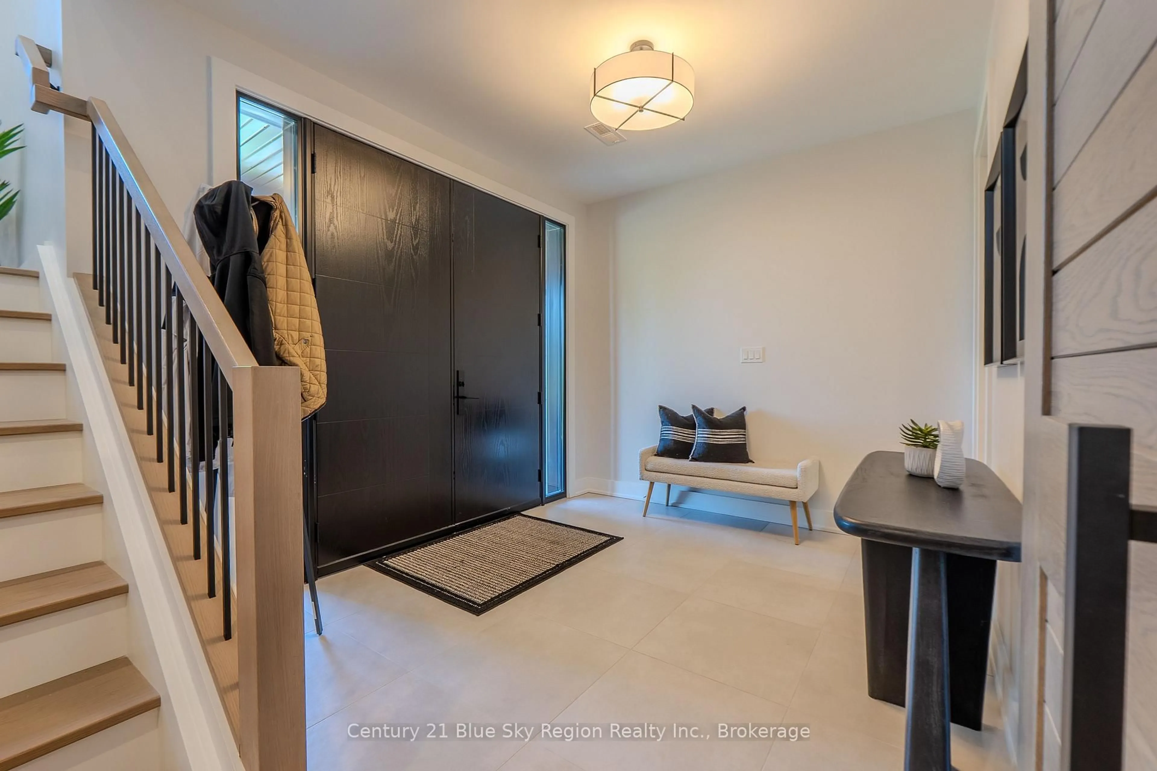 Indoor entryway for 13 Kenreta Dr, North Bay Ontario P1C 0A5
