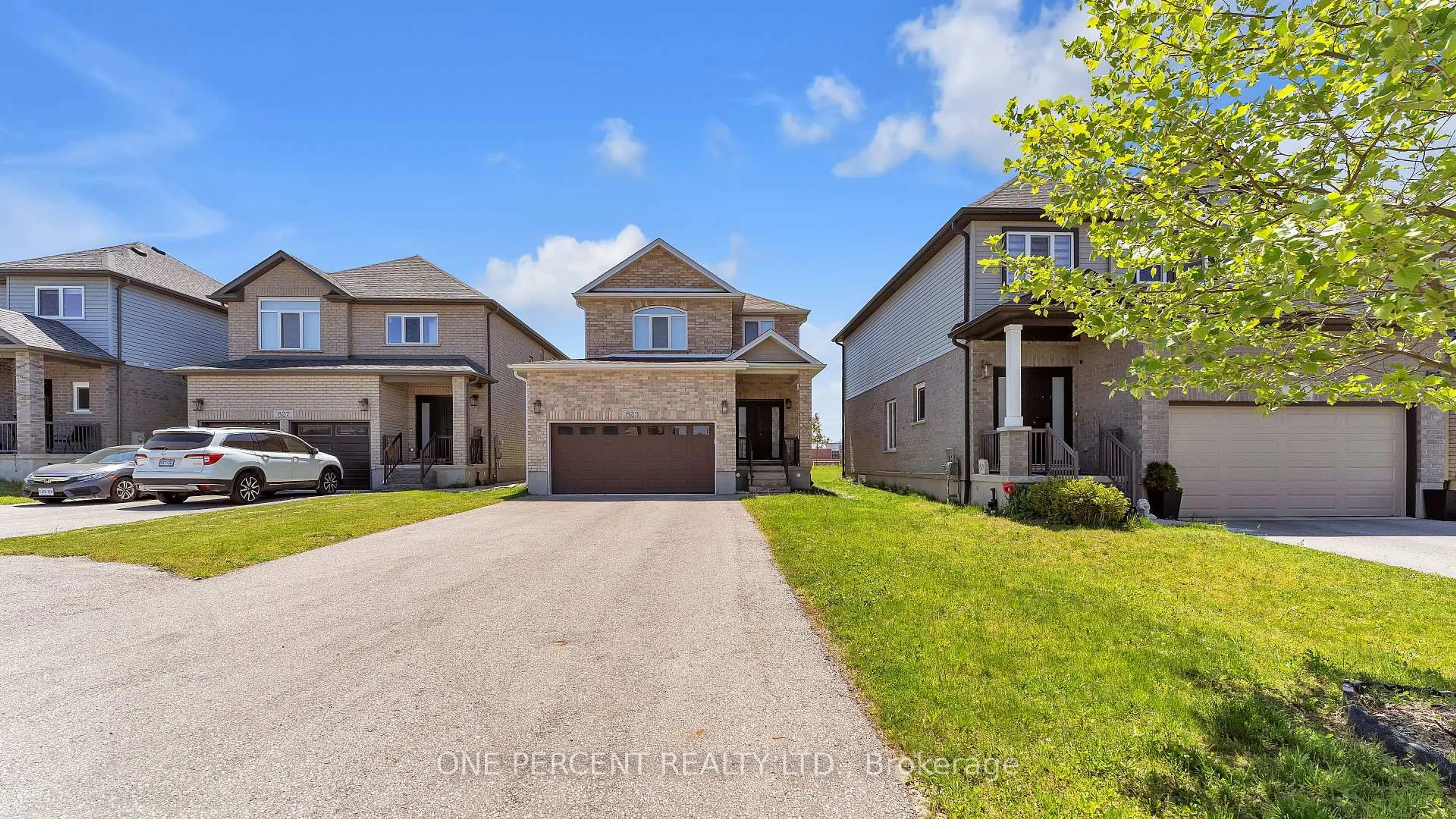 A pic from outside/outdoor area/front of a property/back of a property/a pic from drone, street for 823 CEDARPARK Way, London North Ontario N5X 0C3