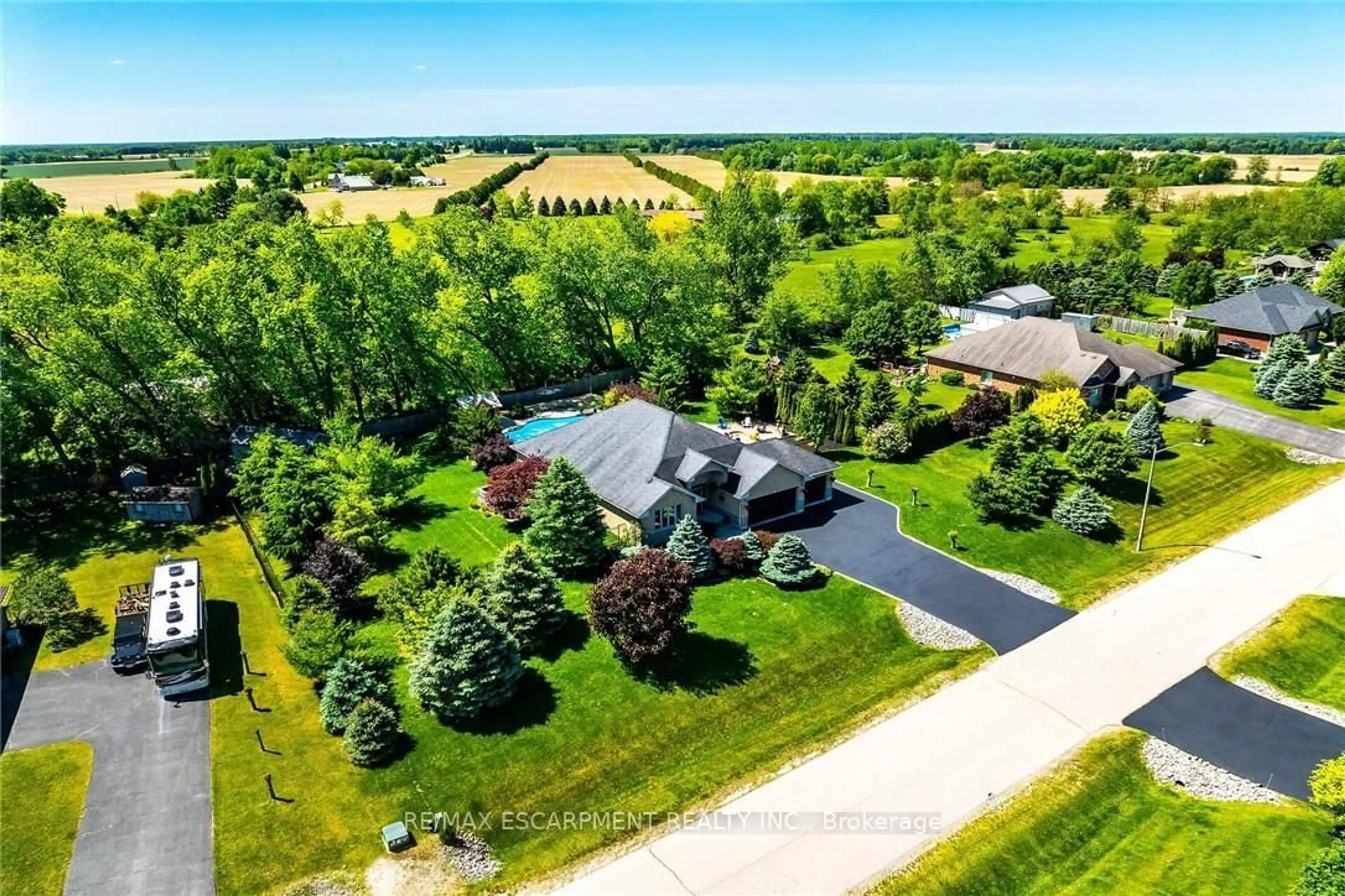 A pic from outside/outdoor area/front of a property/back of a property/a pic from drone, water/lake/river/ocean view for 5 Royal Troon Dr, Brant Ontario N0E 1R0