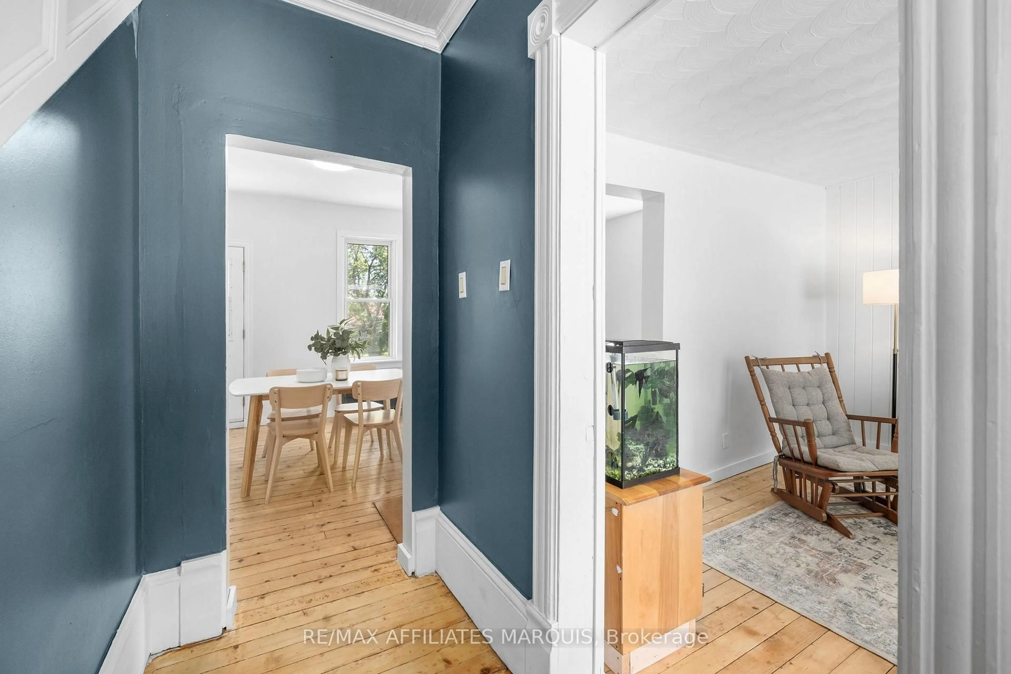 Indoor entryway for 127 Brockville St, Smiths Falls Ontario K7A 3Y7